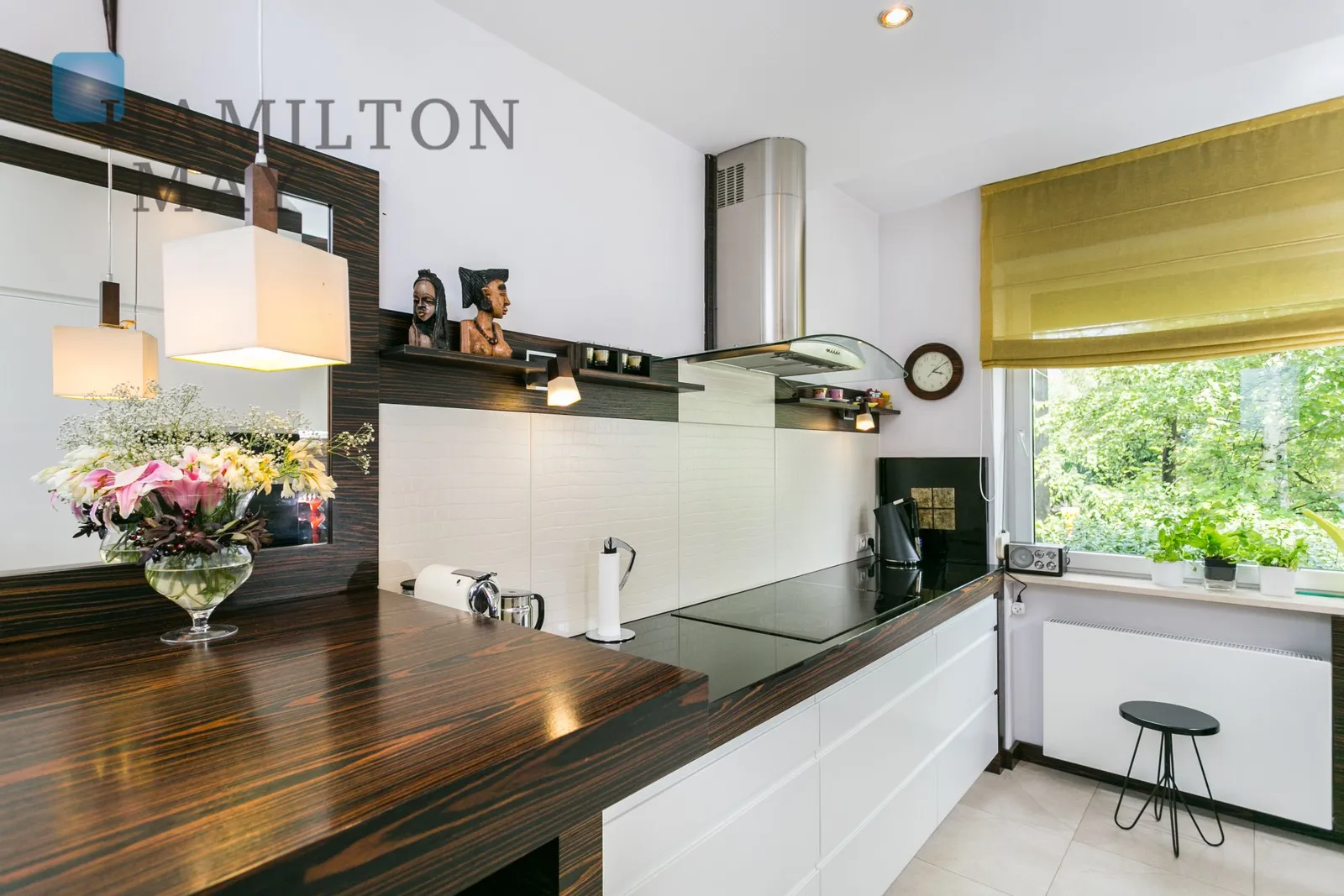 City: Kraków Street: Justowska Region: Bronowice Distance to centre: 4.13 km Level: 1 Price: 10000 PLN - slider