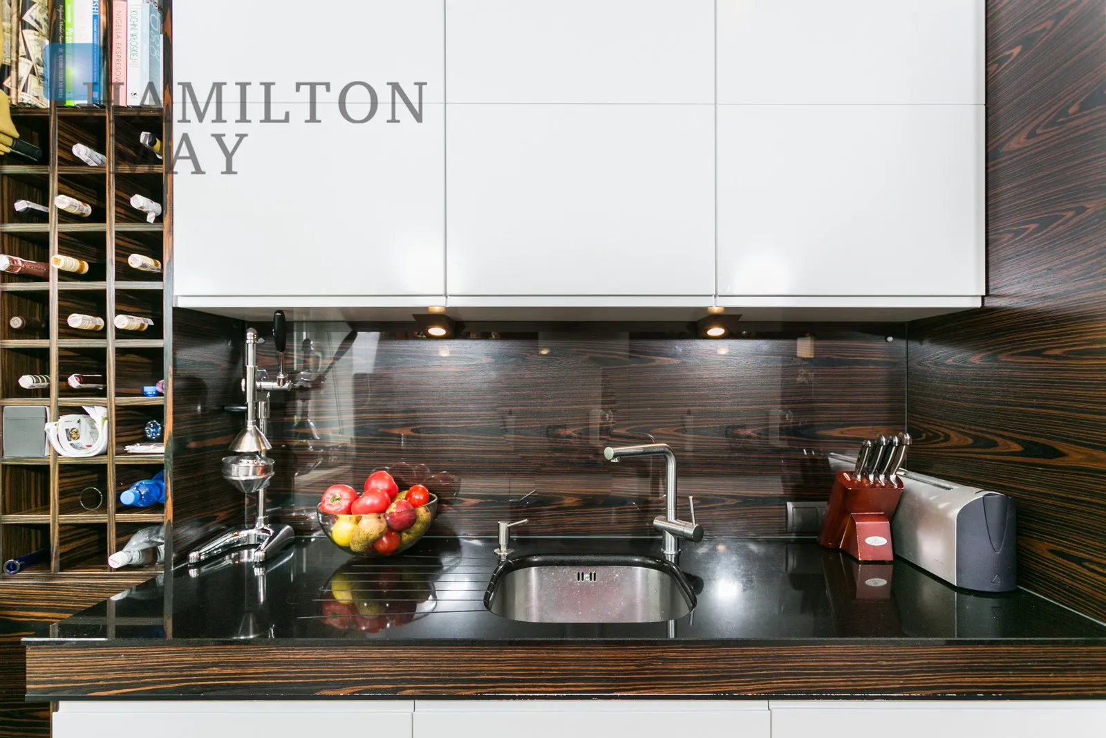 Region: Bronowice Distance to centre: 4.13 km Level: 1 Price: 10000 PLN Bedrooms: 4 Bathrooms: 2 - slider