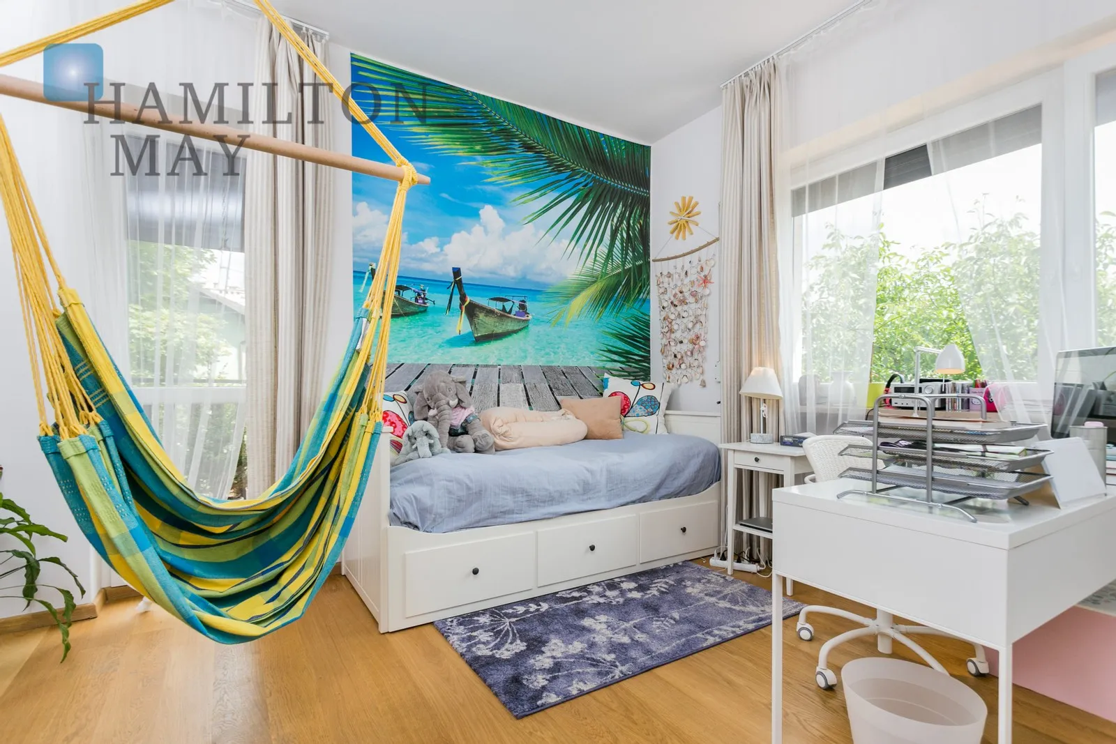 Level: 1 Price: 10000 PLN Bedrooms: 4 Bathrooms: 2 Size: 220m2 - slider