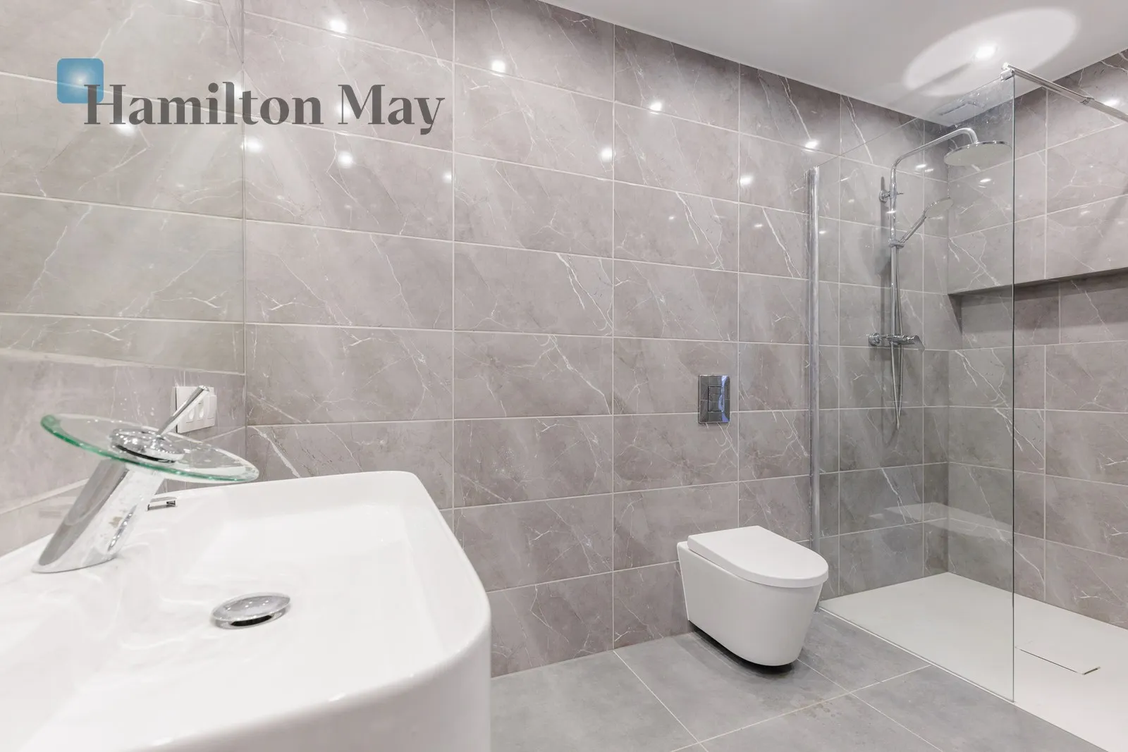 Region: Dawidy Bankowe Price: 12000 PLN Bedrooms: 4 Bathrooms: 3 Plot size: 500m2 - slider