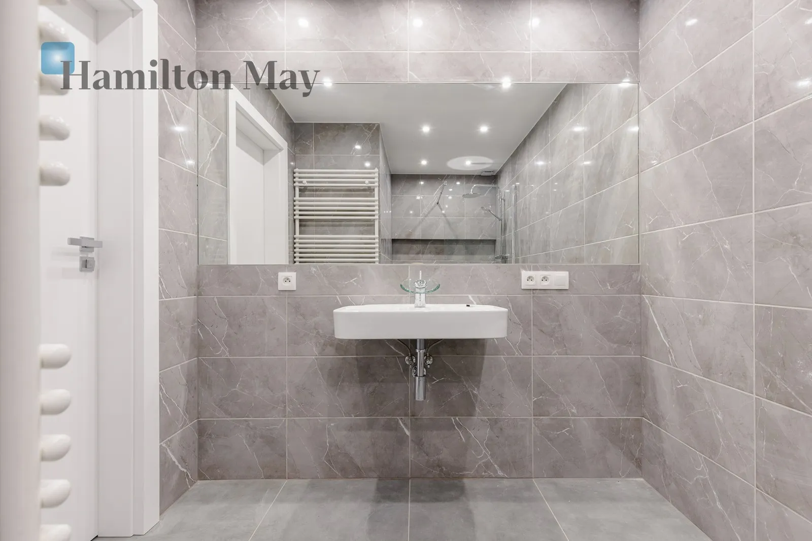 Price: 12000 PLN Bedrooms: 4 Bathrooms: 3 Plot size: 500m2 Price/m2: 48 PLN - slider