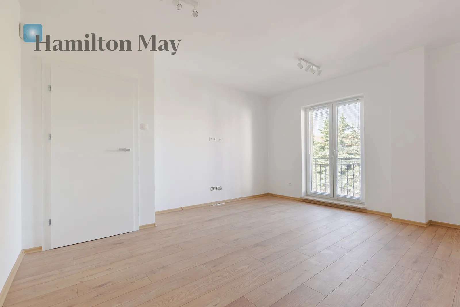 Price: 12000 PLN Bedrooms: 4 Bathrooms: 3 - slider