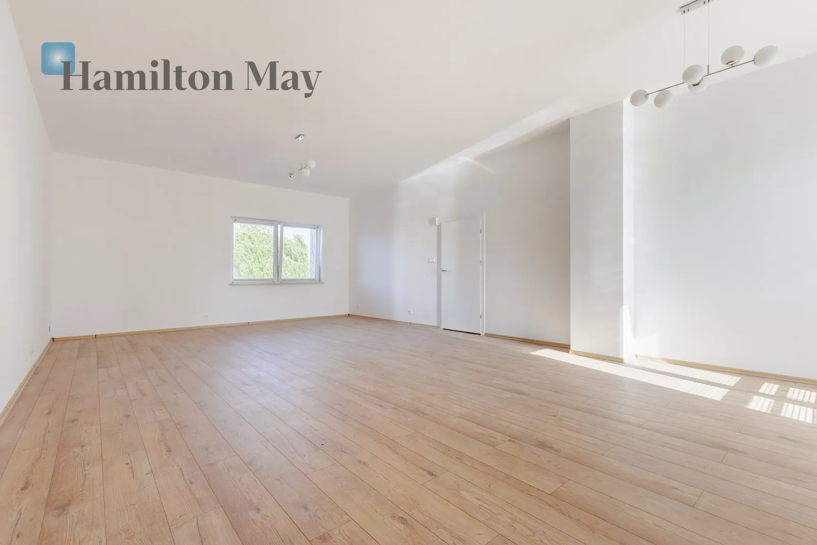 Price: 12000 PLN Bedrooms: 4 - slider