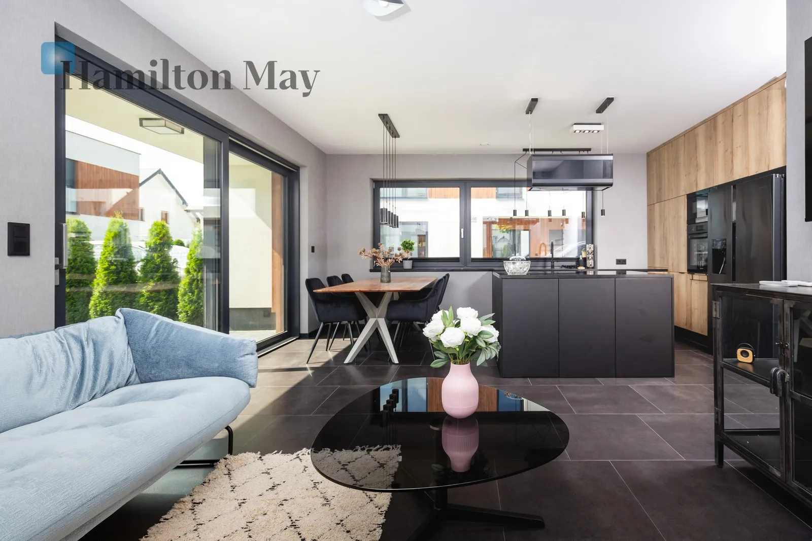 Street: Na Popielówkę Region: Zielonki Distance to centre: 5.66 km Price: 10500 PLN Bedrooms: 3 Bathrooms: 2 Plot size: 289m2 - slider