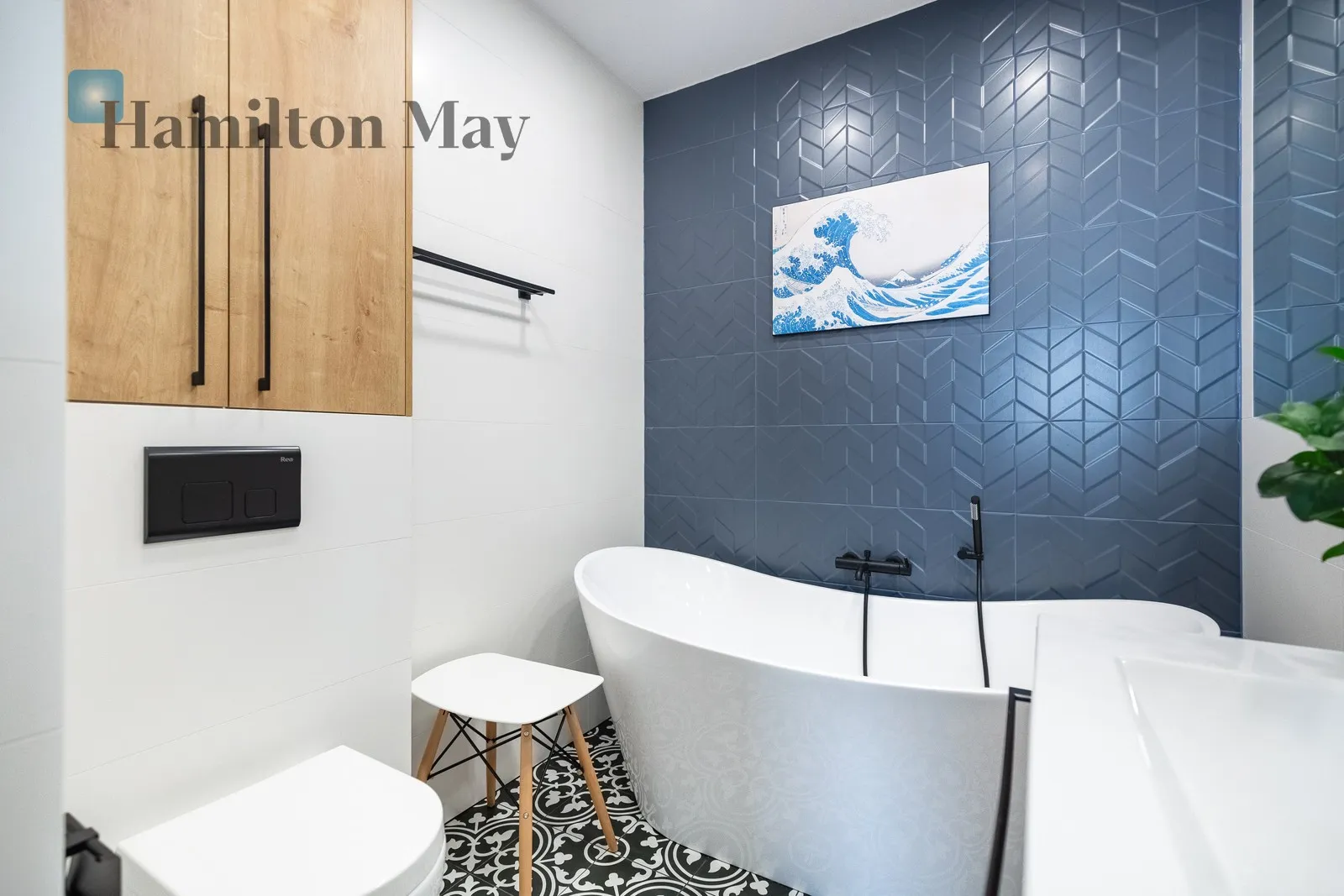 Region: Zielonki Distance to centre: 5.66 km Price: 10500 PLN Bedrooms: 3 Bathrooms: 2 - slider