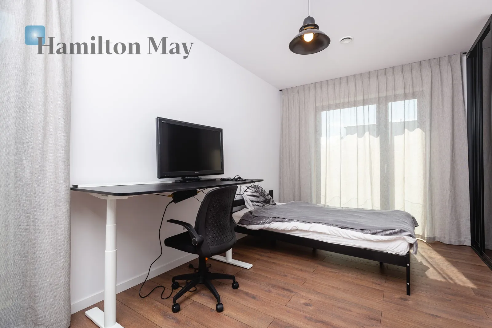 Distance to centre: 5.66 km Price: 10500 PLN Bedrooms: 3 Bathrooms: 2 - slider