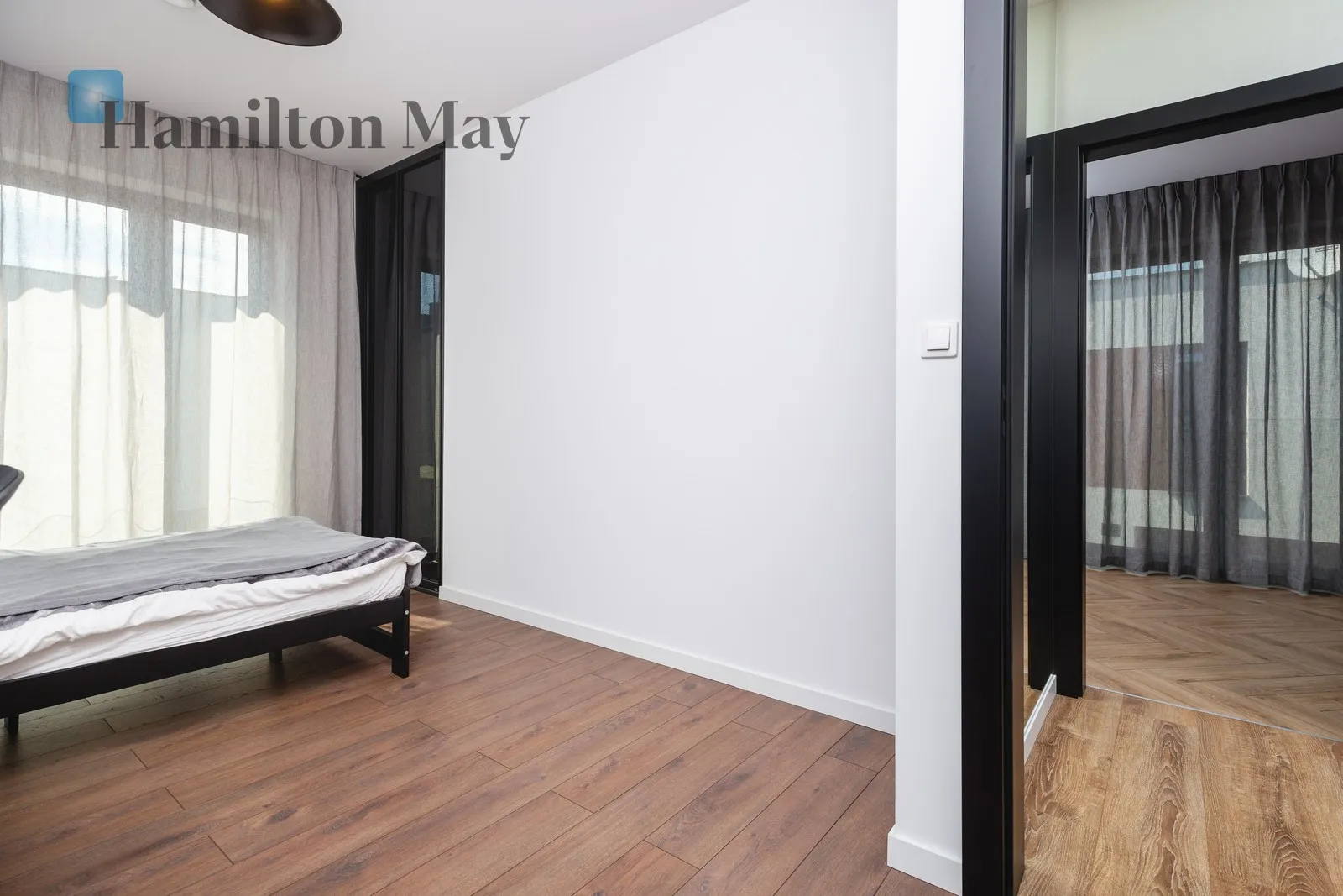 Price: 10500 PLN Bedrooms: 3 Bathrooms: 2 Plot size: 289m2 - slider