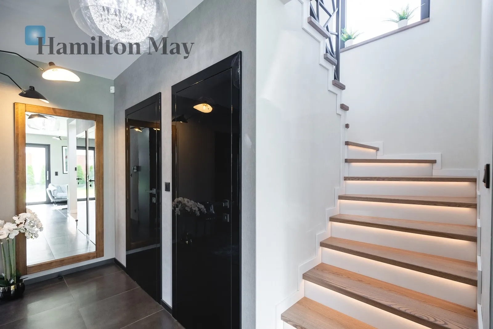 Distance to centre: 5.66 km Price: 10500 PLN Bedrooms: 3 - slider