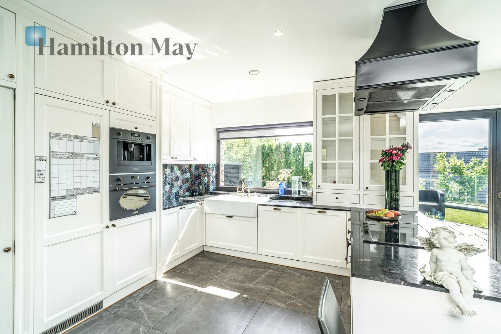 Bedrooms: 4 Bathrooms: 4 Plot size: 7400m2 - slider