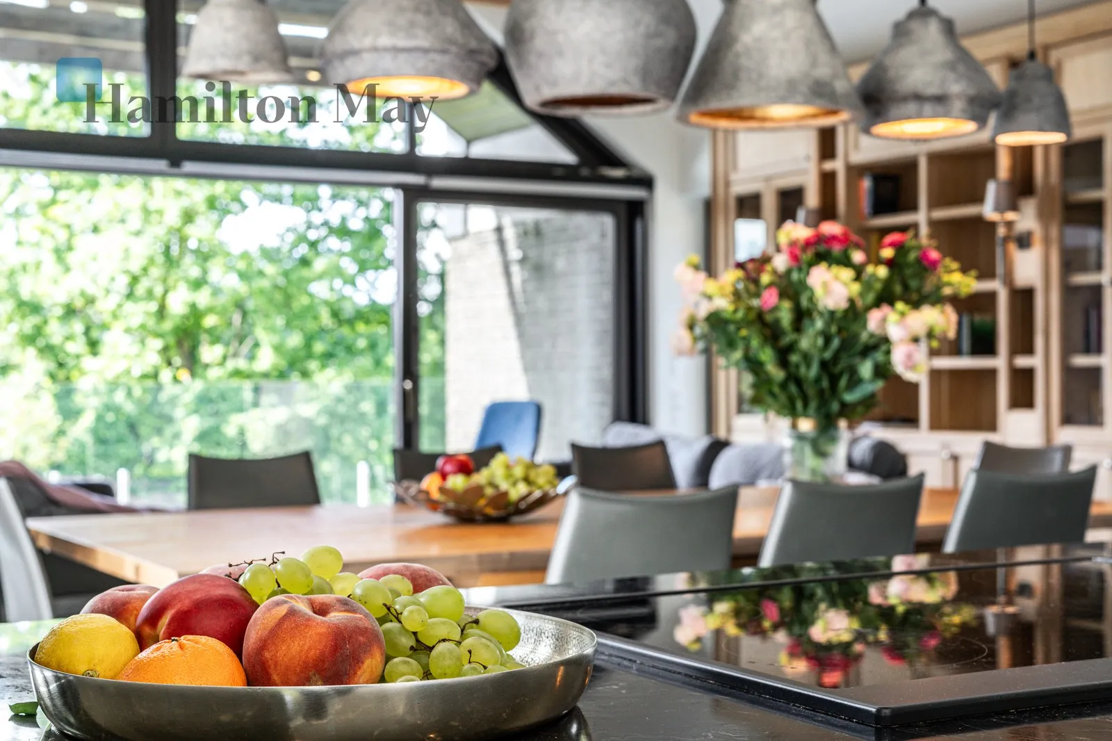 Price: 5300000 PLN Bedrooms: 4 Bathrooms: 4 Plot size: 7400m2 Price/m2: 17667 PLN - slider