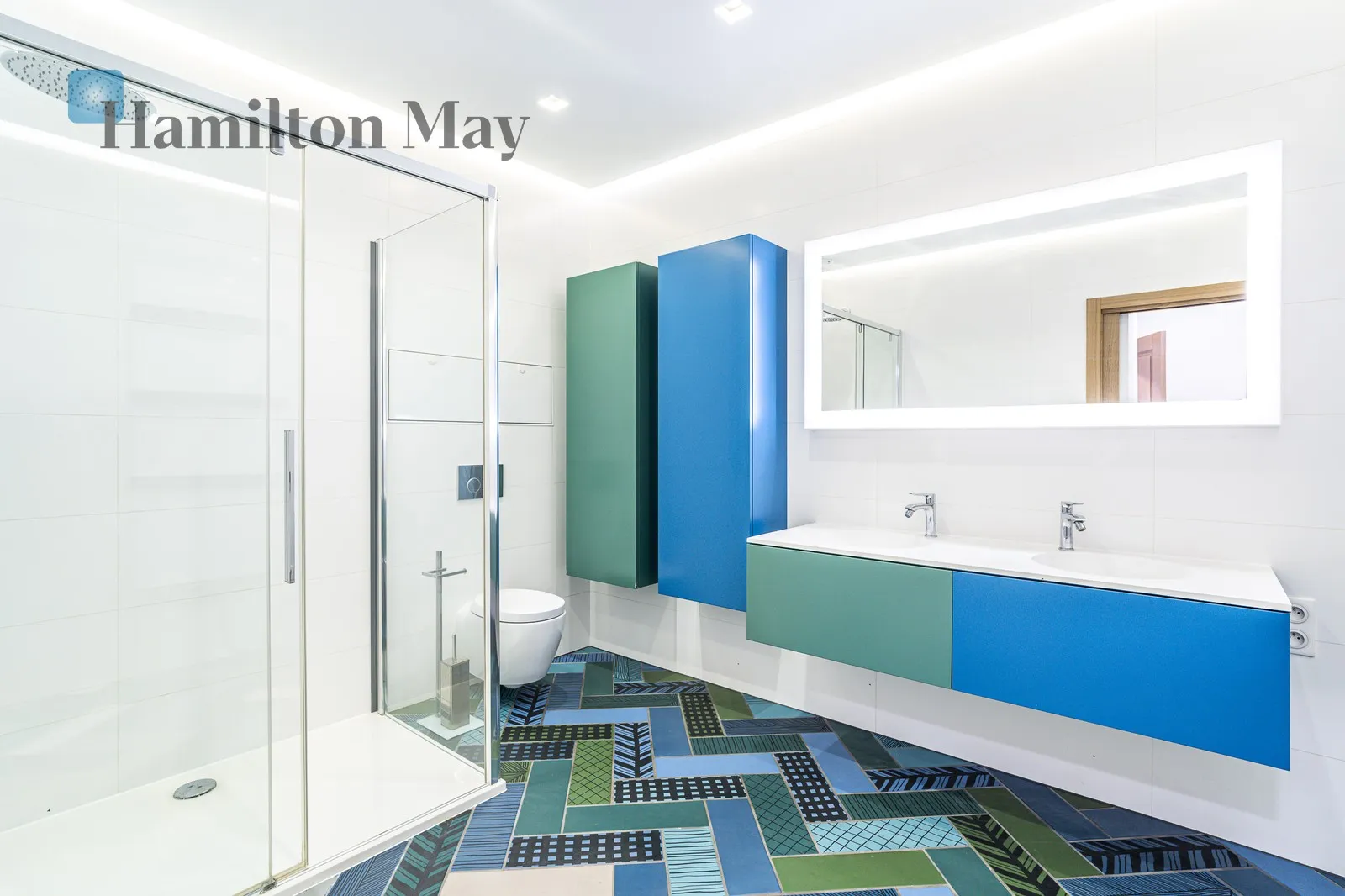 An elegant, atmospheric residence located on a beautiful plot with a panoramic view in Mogilany - slider