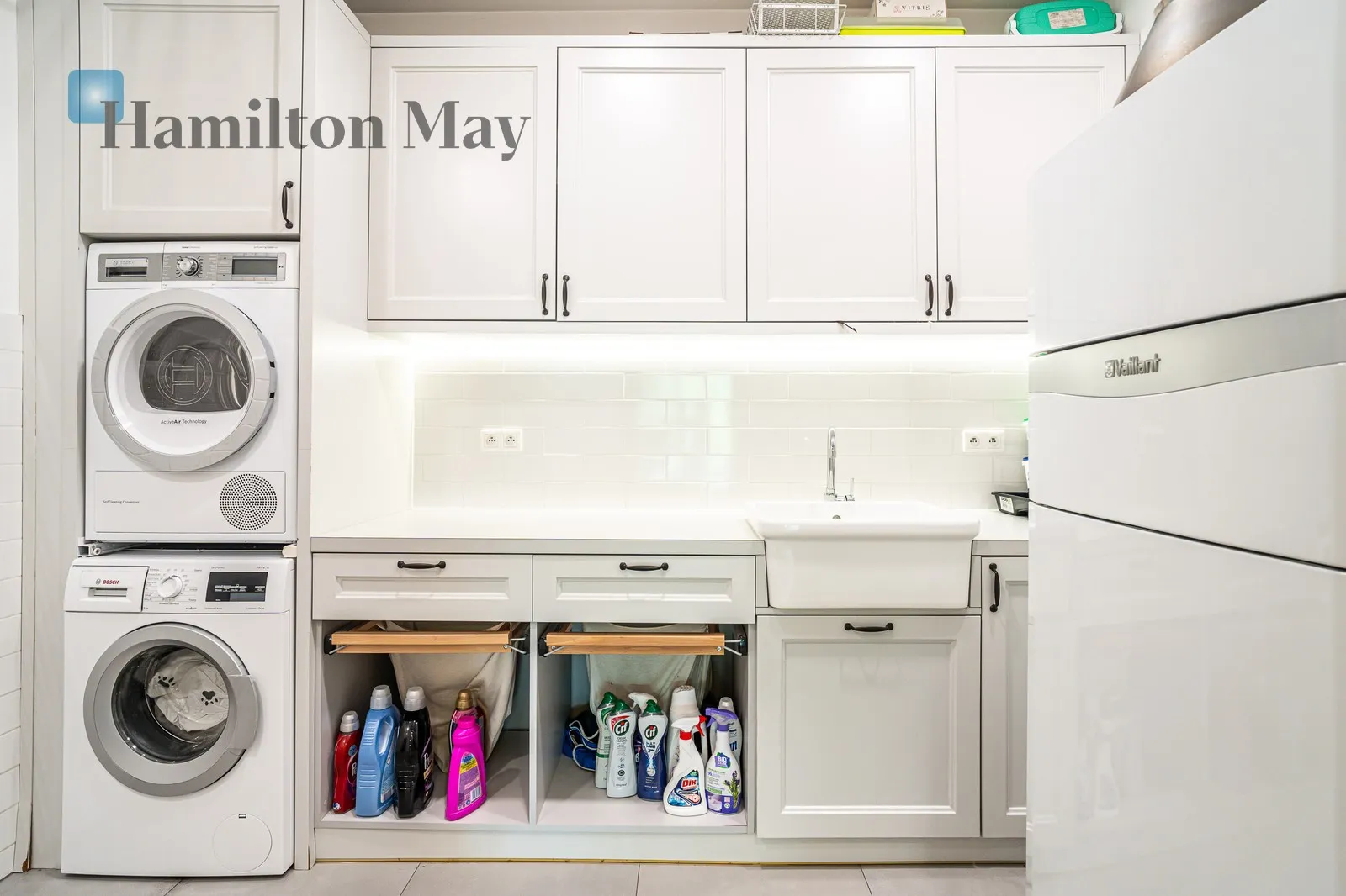 An elegant, atmospheric residence located on a beautiful plot with a panoramic view in Mogilany - slider