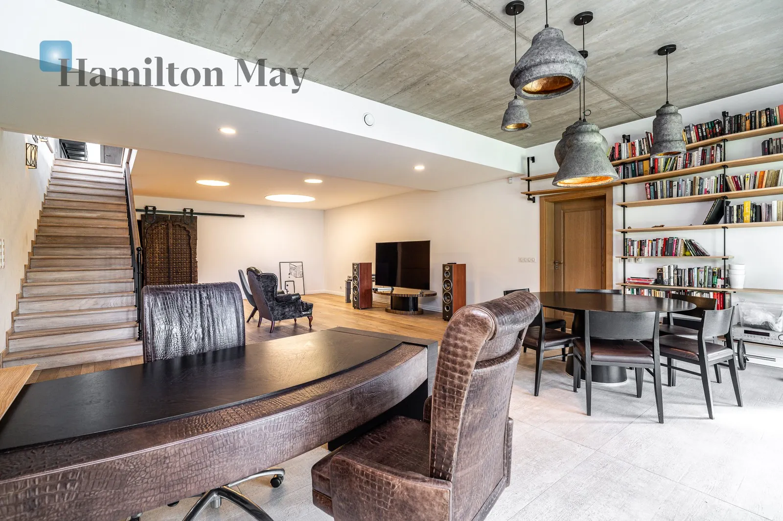 An elegant, atmospheric residence located on a beautiful plot with a panoramic view in Mogilany - slider