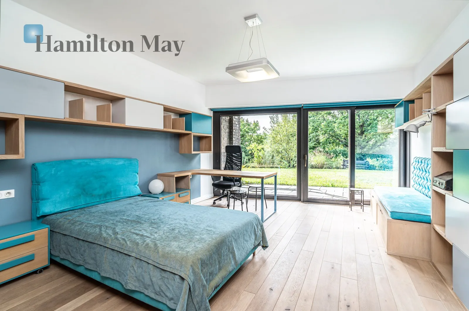 An elegant, atmospheric residence located on a beautiful plot with a panoramic view in Mogilany - slider