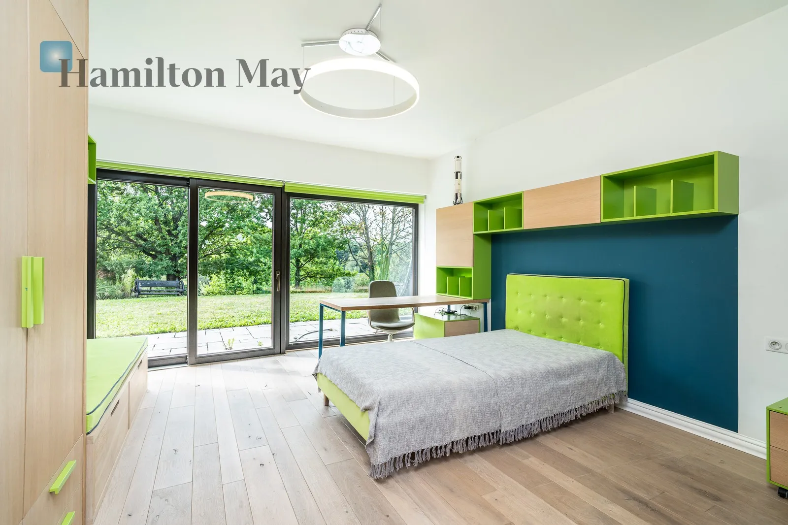 An elegant, atmospheric residence located on a beautiful plot with a panoramic view in Mogilany - slider