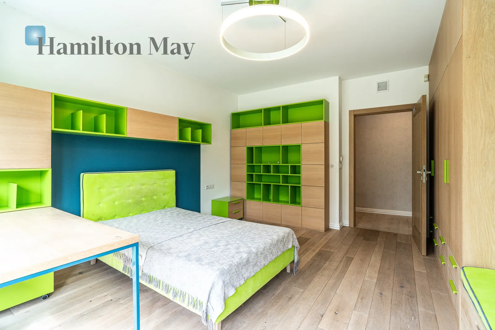 An elegant, atmospheric residence located on a beautiful plot with a panoramic view in Mogilany - slider