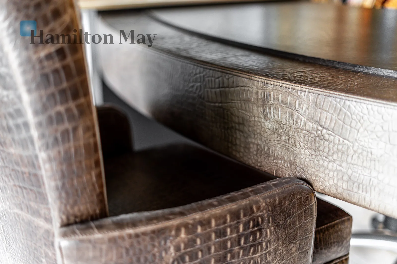 An elegant, atmospheric residence located on a beautiful plot with a panoramic view in Mogilany - slider