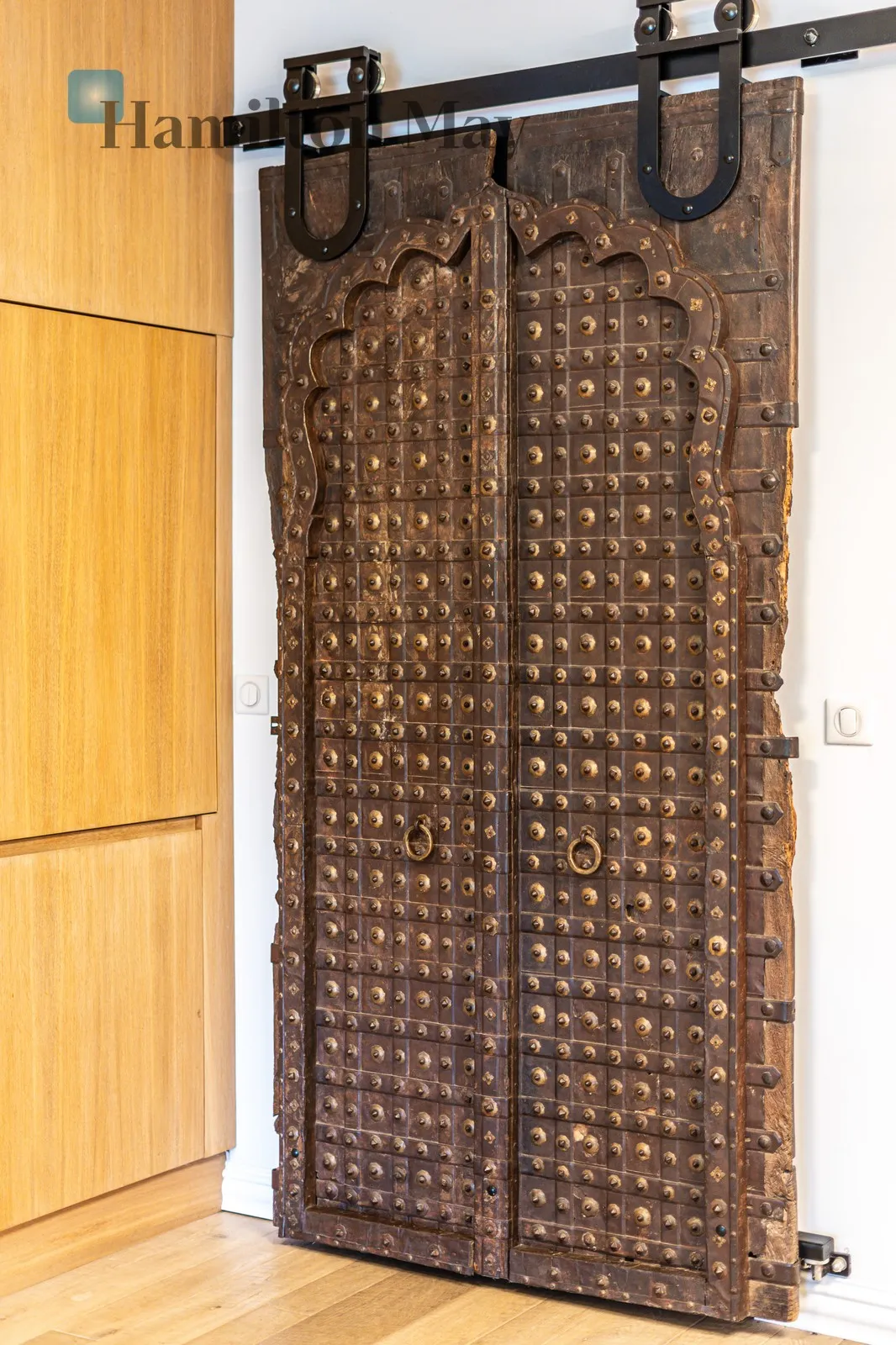 An elegant, atmospheric residence located on a beautiful plot with a panoramic view in Mogilany - slider