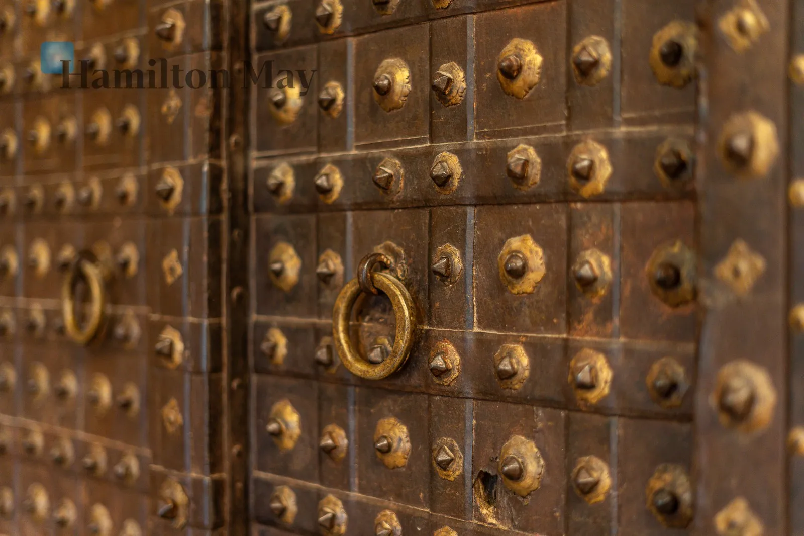 An elegant, atmospheric residence located on a beautiful plot with a panoramic view in Mogilany - slider