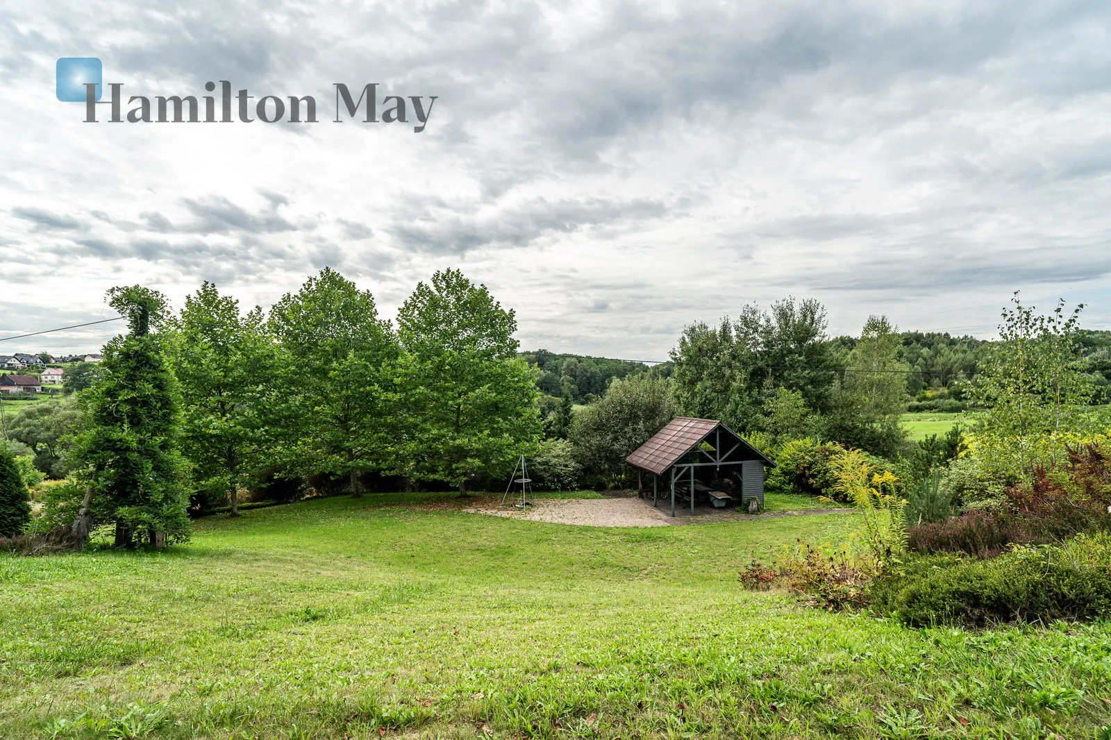 An elegant, atmospheric residence located on a beautiful plot with a panoramic view in Mogilany - slider