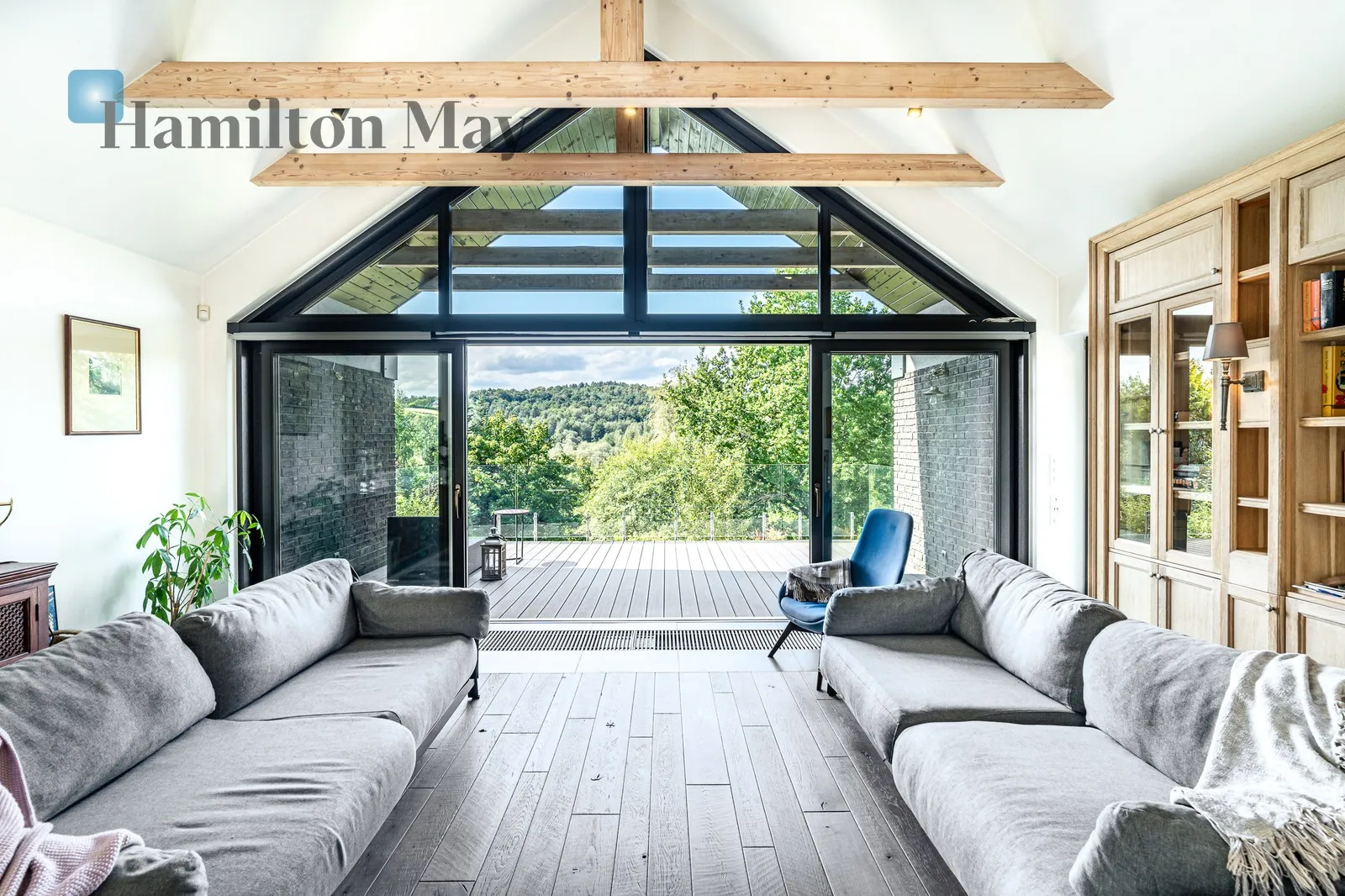 Region: Mogilany Price: 5300000 PLN Bedrooms: 4 Bathrooms: 4 Plot size: 7400m2 Price/m2: 17667 PLN - slider