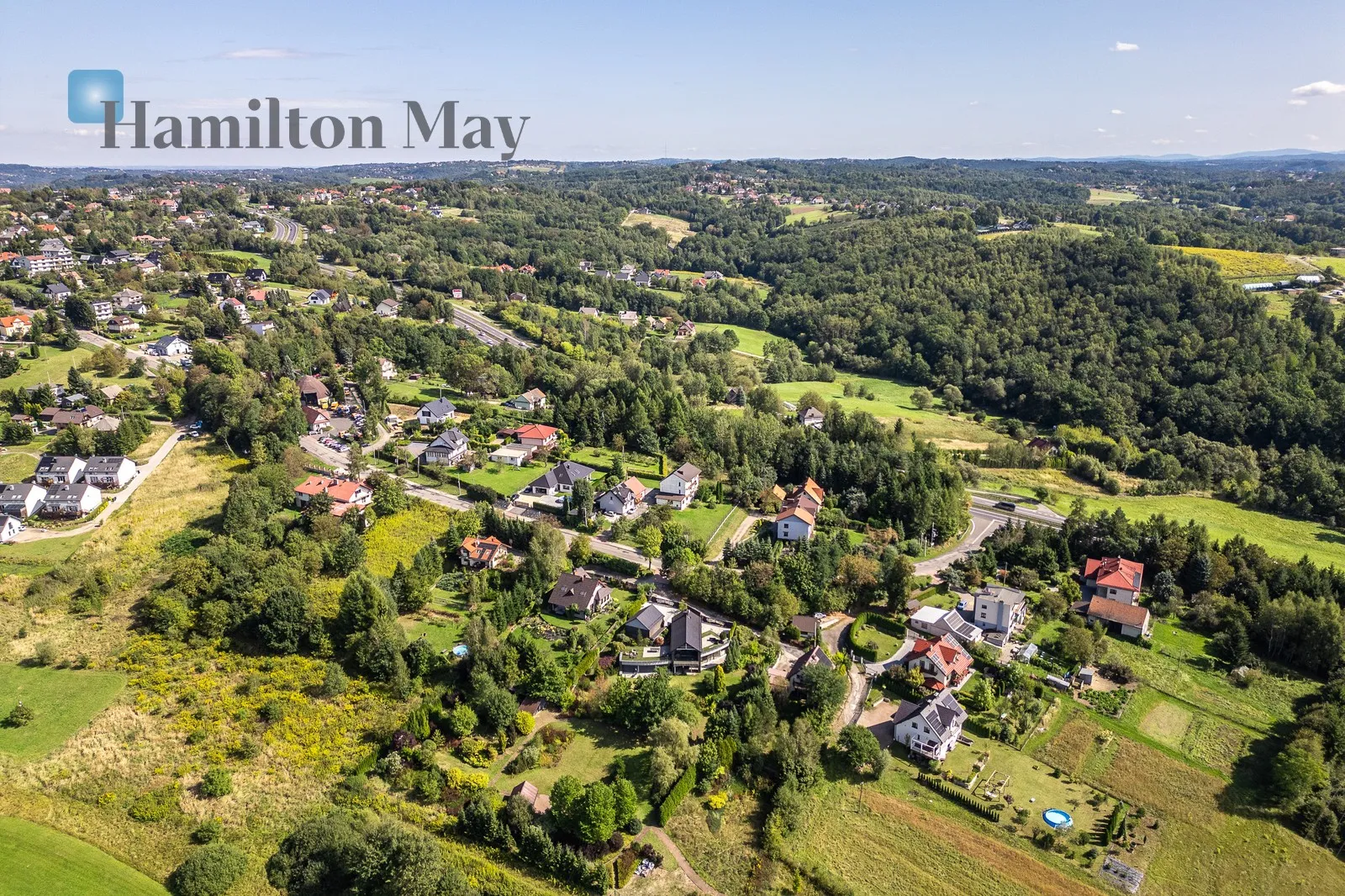 An elegant, atmospheric residence located on a beautiful plot with a panoramic view in Mogilany - slider