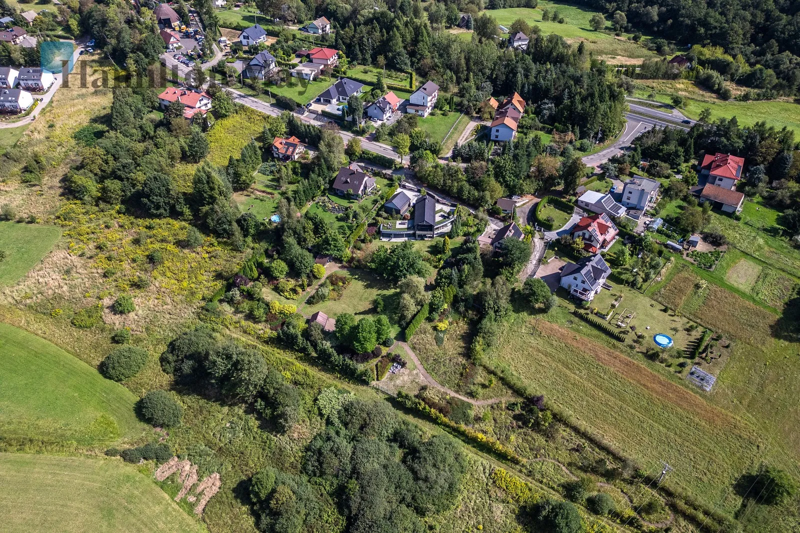 An elegant, atmospheric residence located on a beautiful plot with a panoramic view in Mogilany - slider