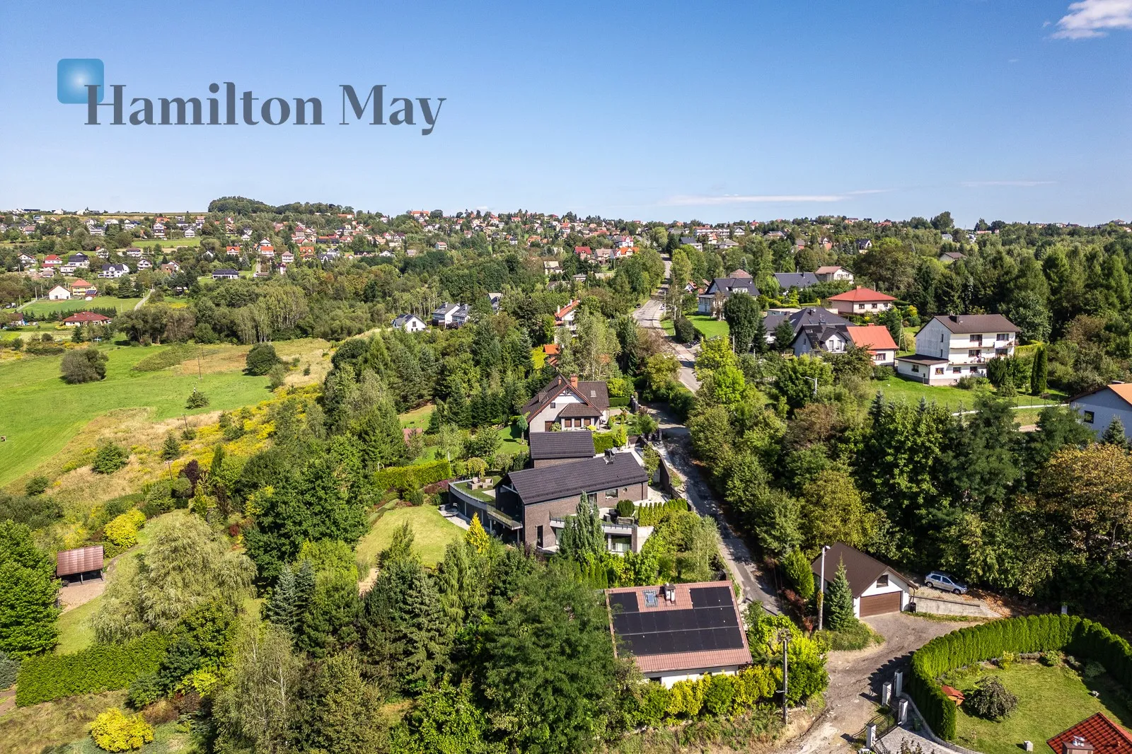 An elegant, atmospheric residence located on a beautiful plot with a panoramic view in Mogilany - slider