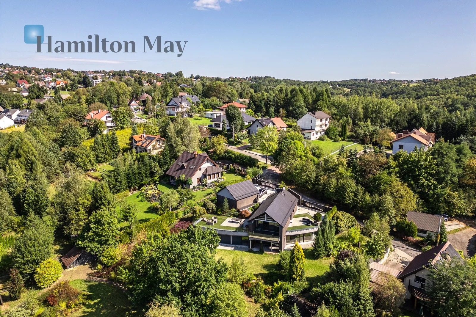 An elegant, atmospheric residence located on a beautiful plot with a panoramic view in Mogilany - slider