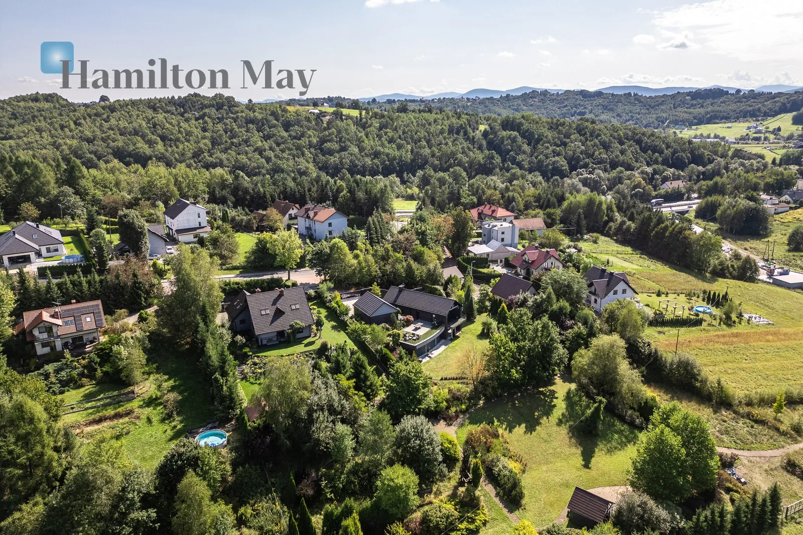 An elegant, atmospheric residence located on a beautiful plot with a panoramic view in Mogilany - slider