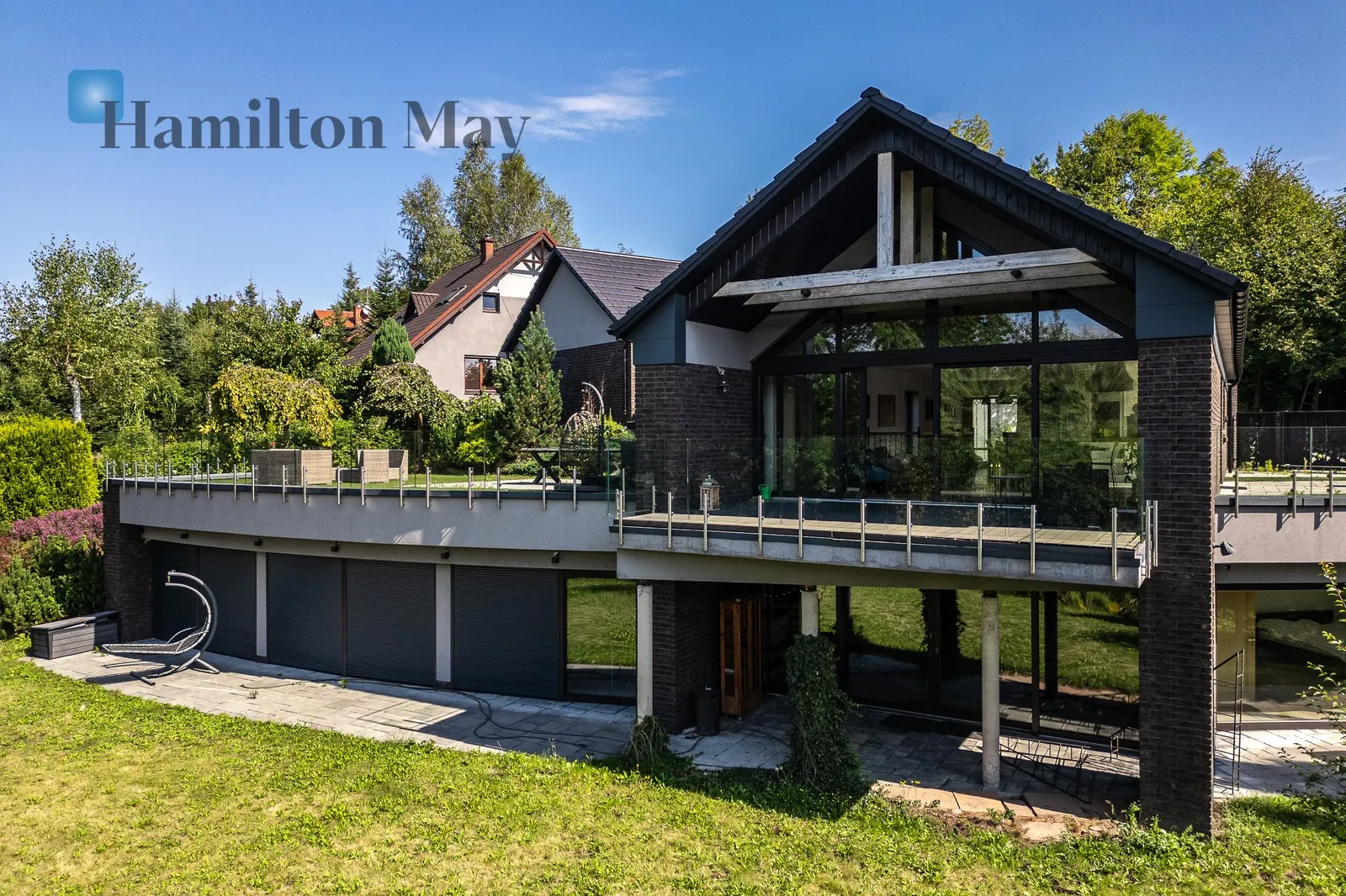 An elegant, atmospheric residence located on a beautiful plot with a panoramic view in Mogilany - slider