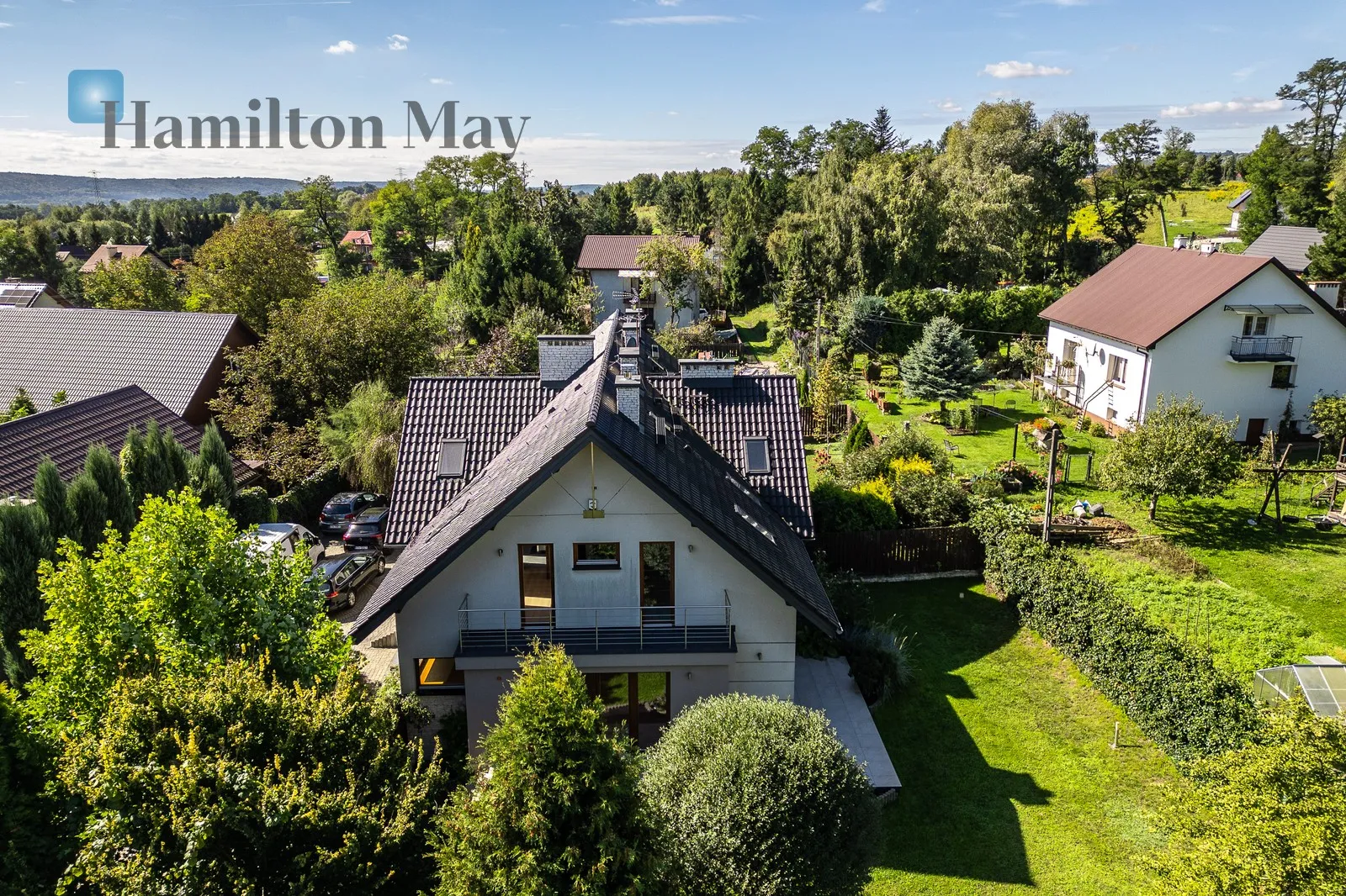 A spacious and functional house in Bolechowice with a beautiful view of the Bolechowice Gate, perfect for a family who values comfort and proximity to nature - slider