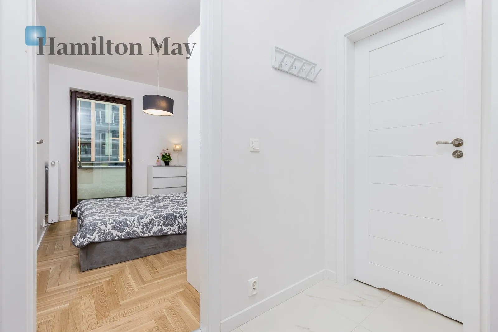 Street: Burakowska Region: Wola Subregion: Powązki Distance to centre: 3.7 km Level: 1 Price: 4000 PLN Bedrooms: 1 - slider