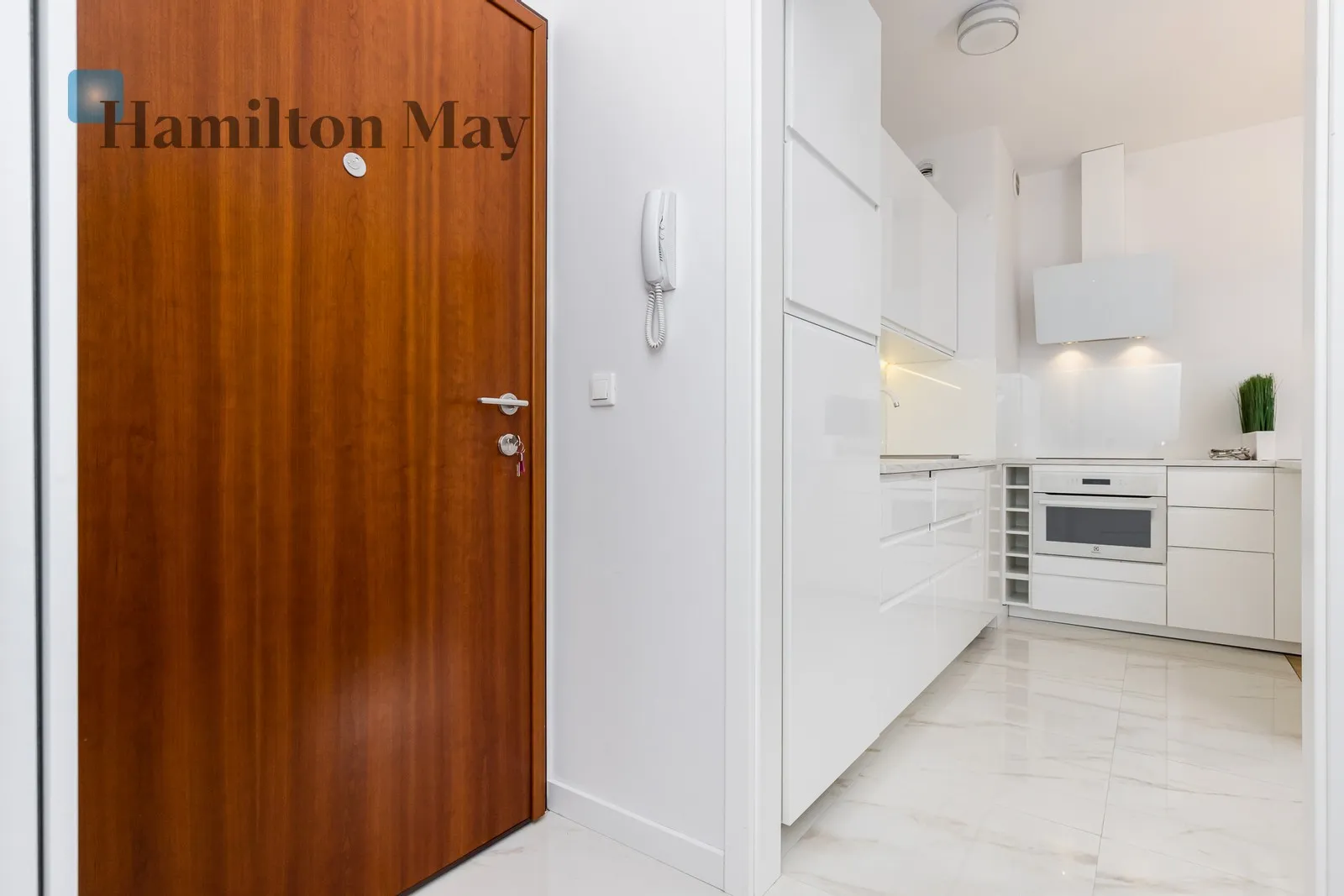 Region: Wola Subregion: Powązki Distance to centre: 3.7 km Level: 1 Price: 4000 PLN Bedrooms: 1 Bathrooms: 1 - slider