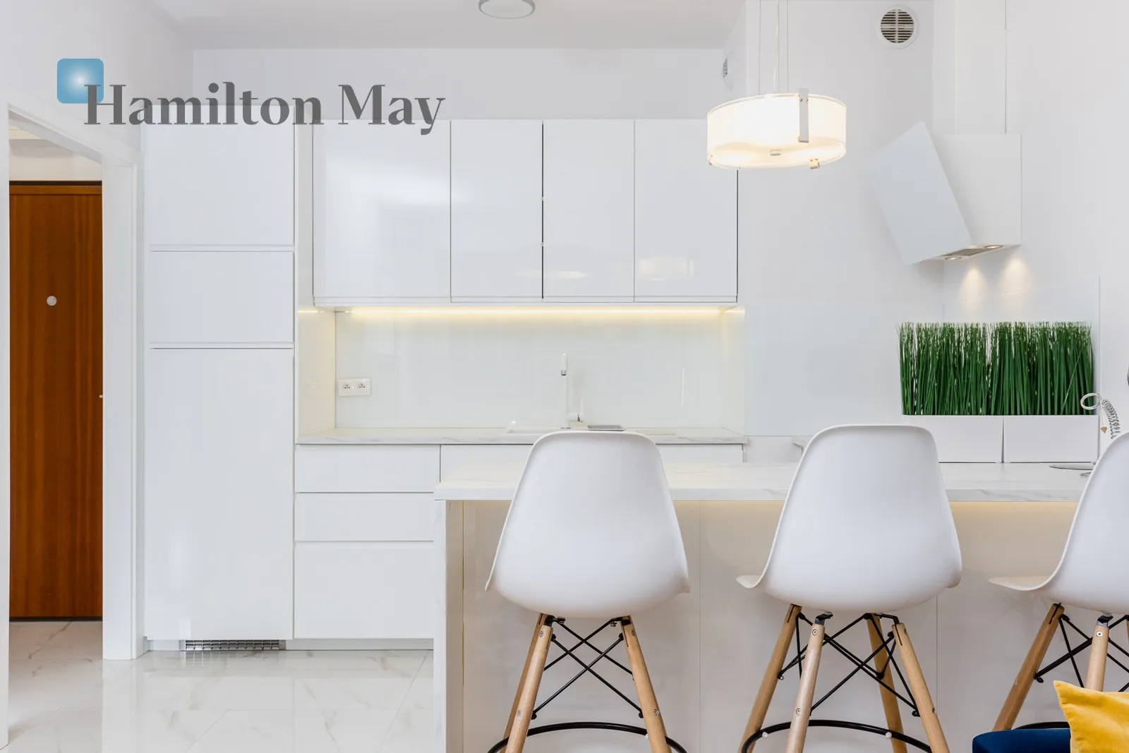 Region: Wola Subregion: Powązki Distance to centre: 3.7 km Level: 1 Price: 4000 PLN Bedrooms: 1 Bathrooms: 1 Size: 36m2 Price/m2: 111 PLN - slider