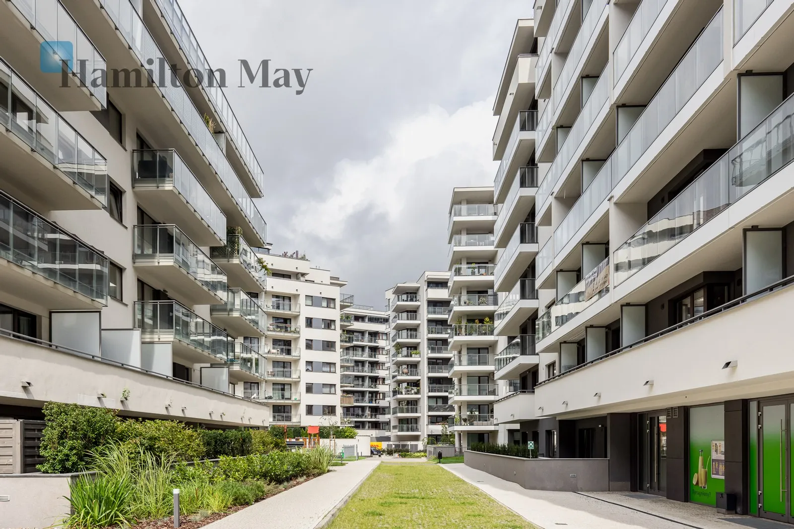 Region: Wola Subregion: Powązki Distance to centre: 3.7 km Level: 1 Price: 4000 PLN Bedrooms: 1 - slider