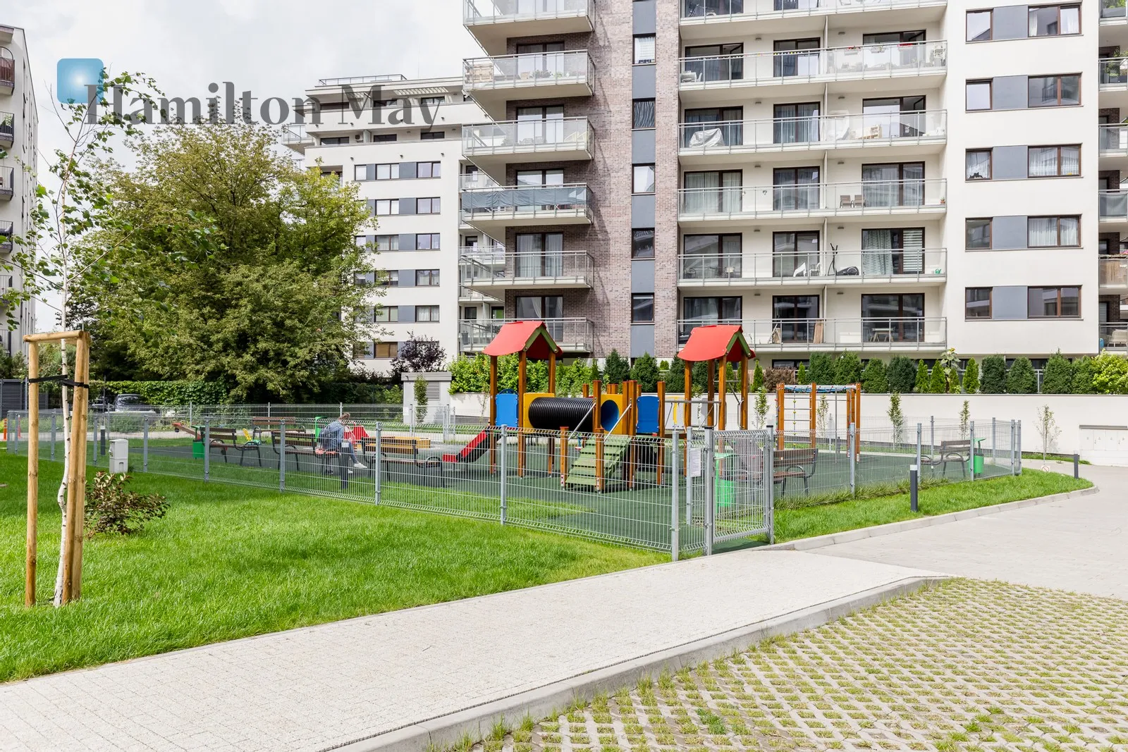 Subregion: Powązki Distance to centre: 3.7 km Level: 1 Price: 4000 PLN Bedrooms: 1 Bathrooms: 1 - slider