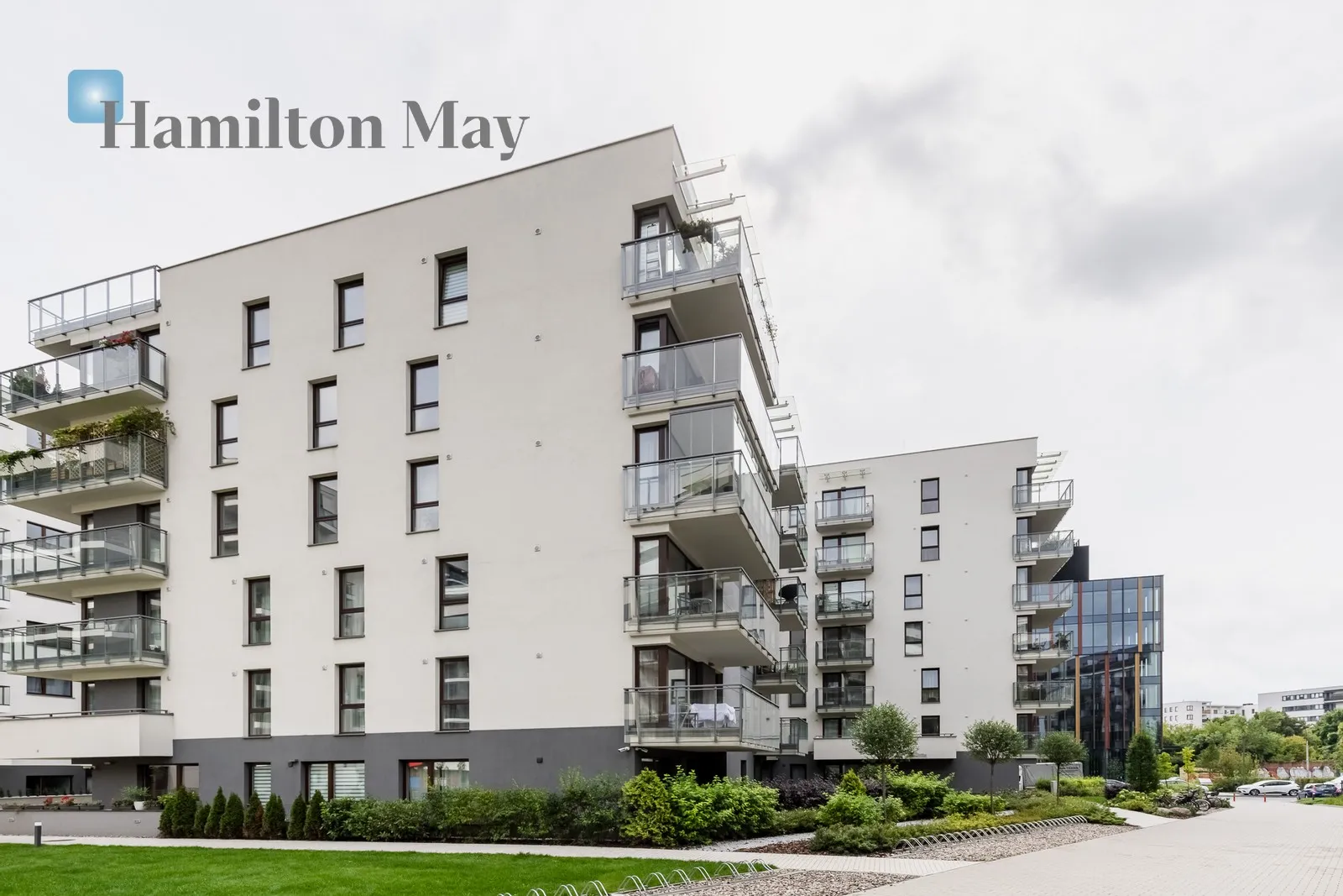 Distance to centre: 3.7 km Level: 1 Price: 4000 PLN Bedrooms: 1 Bathrooms: 1 Size: 36m2 - slider