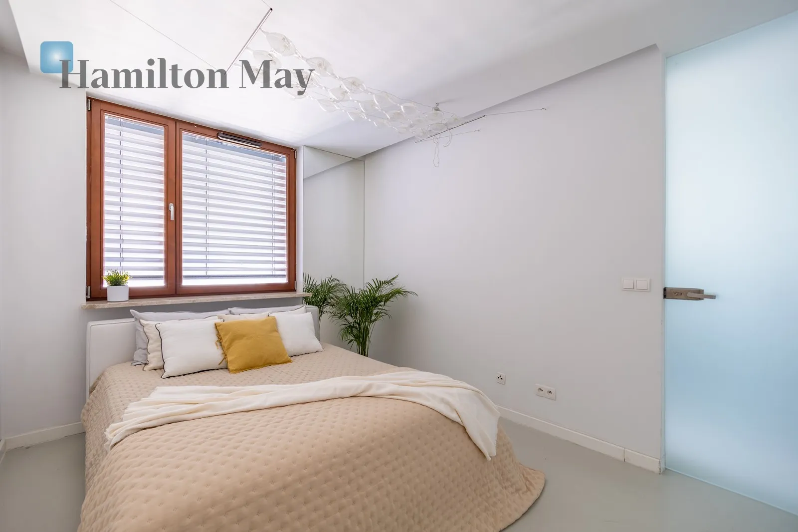 Region: Mokotów Subregion: Służewiec Distance to centre: 6.28 km Level: 6 Price: 5900 PLN Bedrooms: 1 Bathrooms: 1 Size: 75m2 - slider