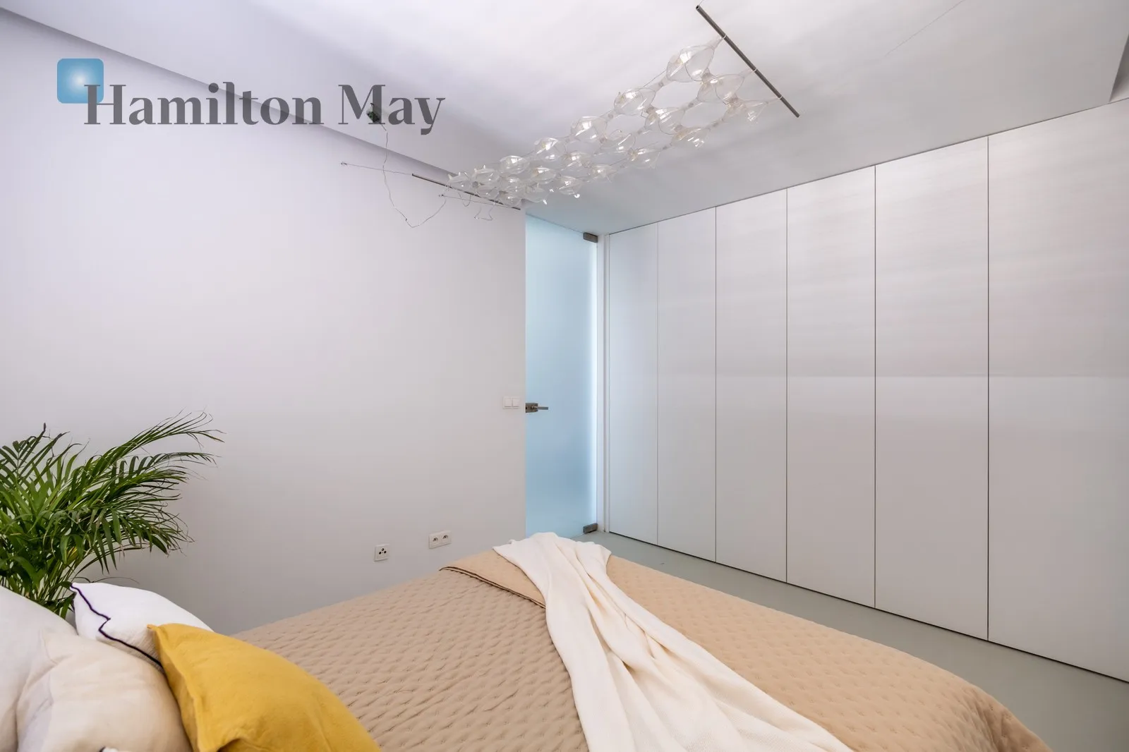 Subregion: Służewiec Distance to centre: 6.28 km Level: 6 Price: 5900 PLN Bedrooms: 1 Bathrooms: 1 Size: 75m2 Price/m2: 79 PLN - slider