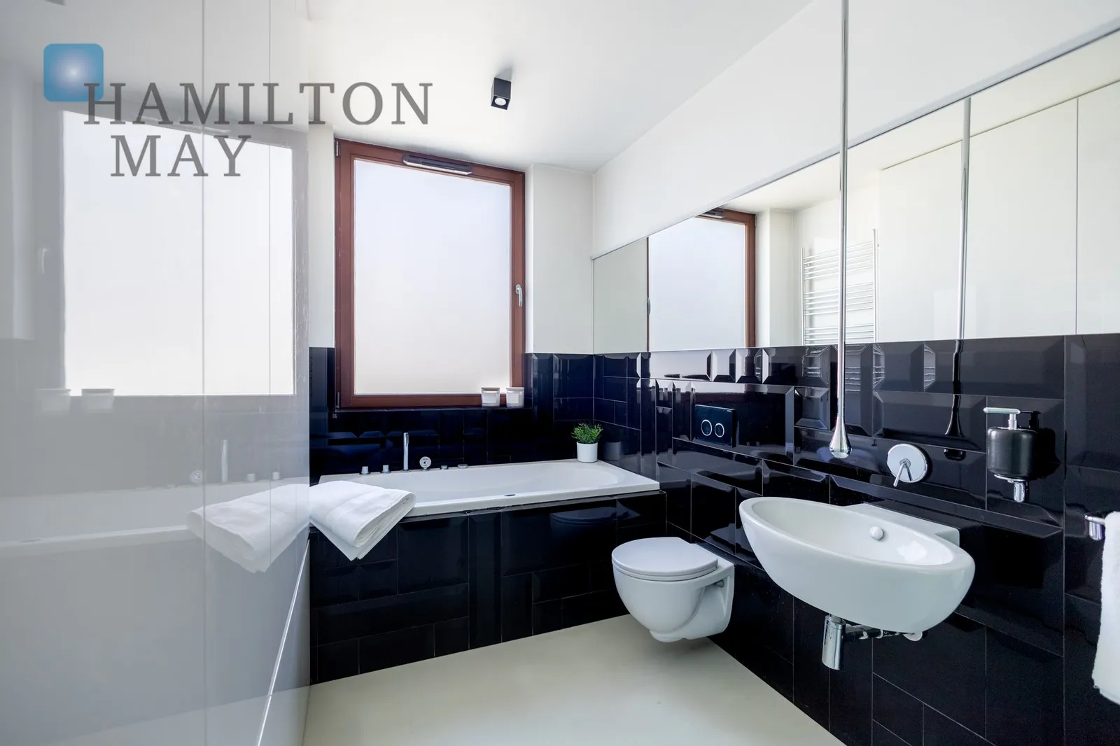 Region: Mokotów Subregion: Służewiec Distance to centre: 6.28 km Level: 6 Price: 5900 PLN Bedrooms: 1 Bathrooms: 1 - slider