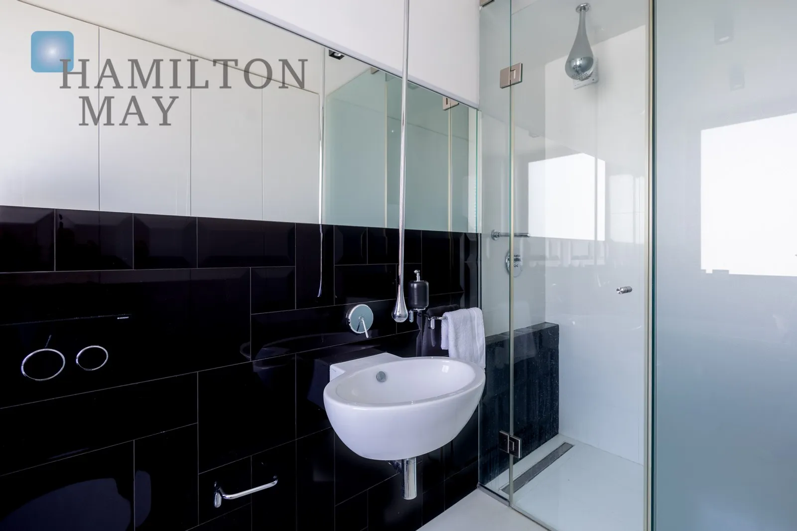 Subregion: Służewiec Distance to centre: 6.28 km Level: 6 Price: 5900 PLN Bedrooms: 1 Bathrooms: 1 Size: 75m2 - slider