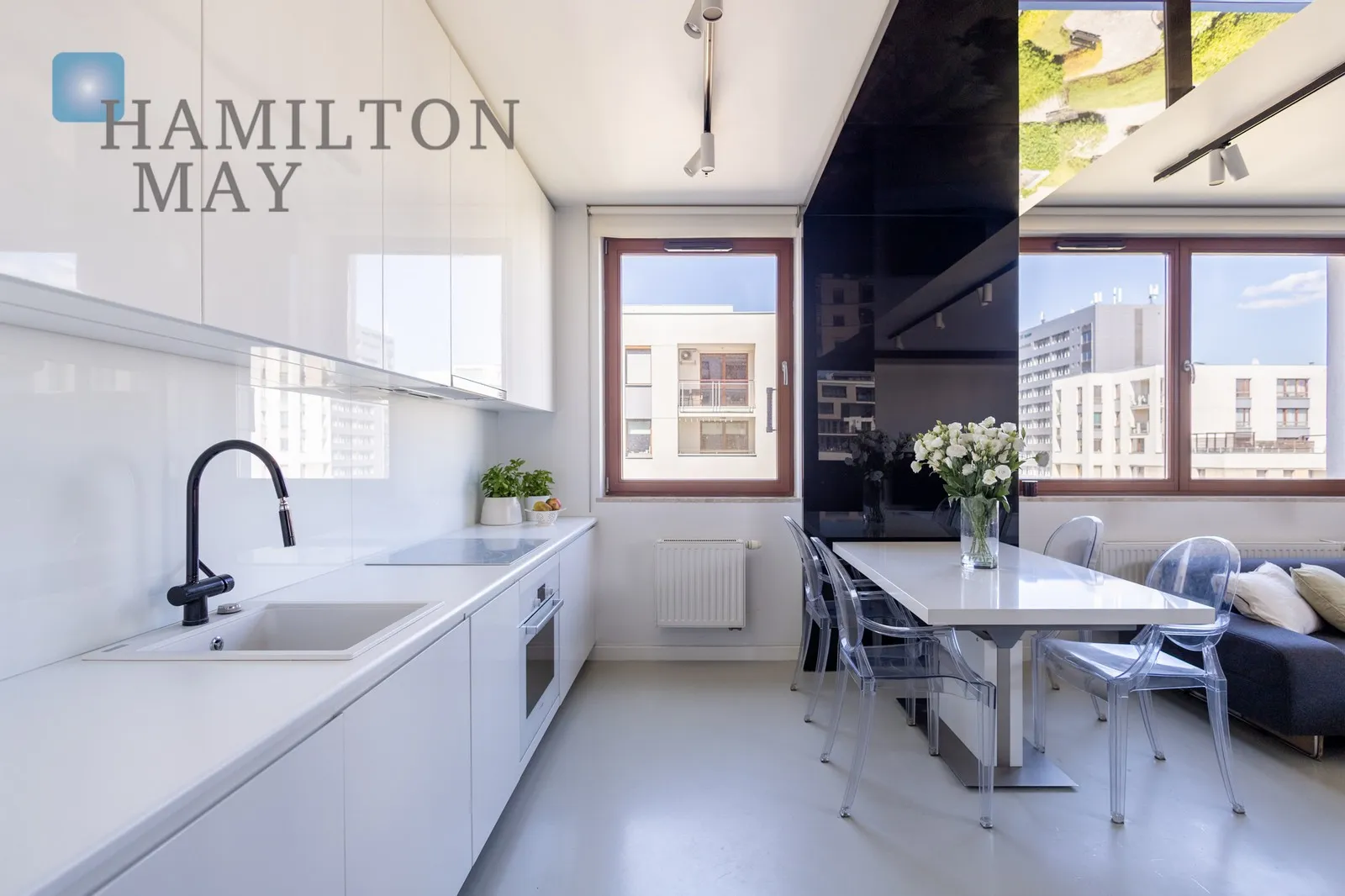 Street: Obrzeżna Region: Mokotów Subregion: Służewiec Distance to centre: 6.28 km Level: 6 Price: 5900 PLN Bedrooms: 1 Bathrooms: 1 - slider