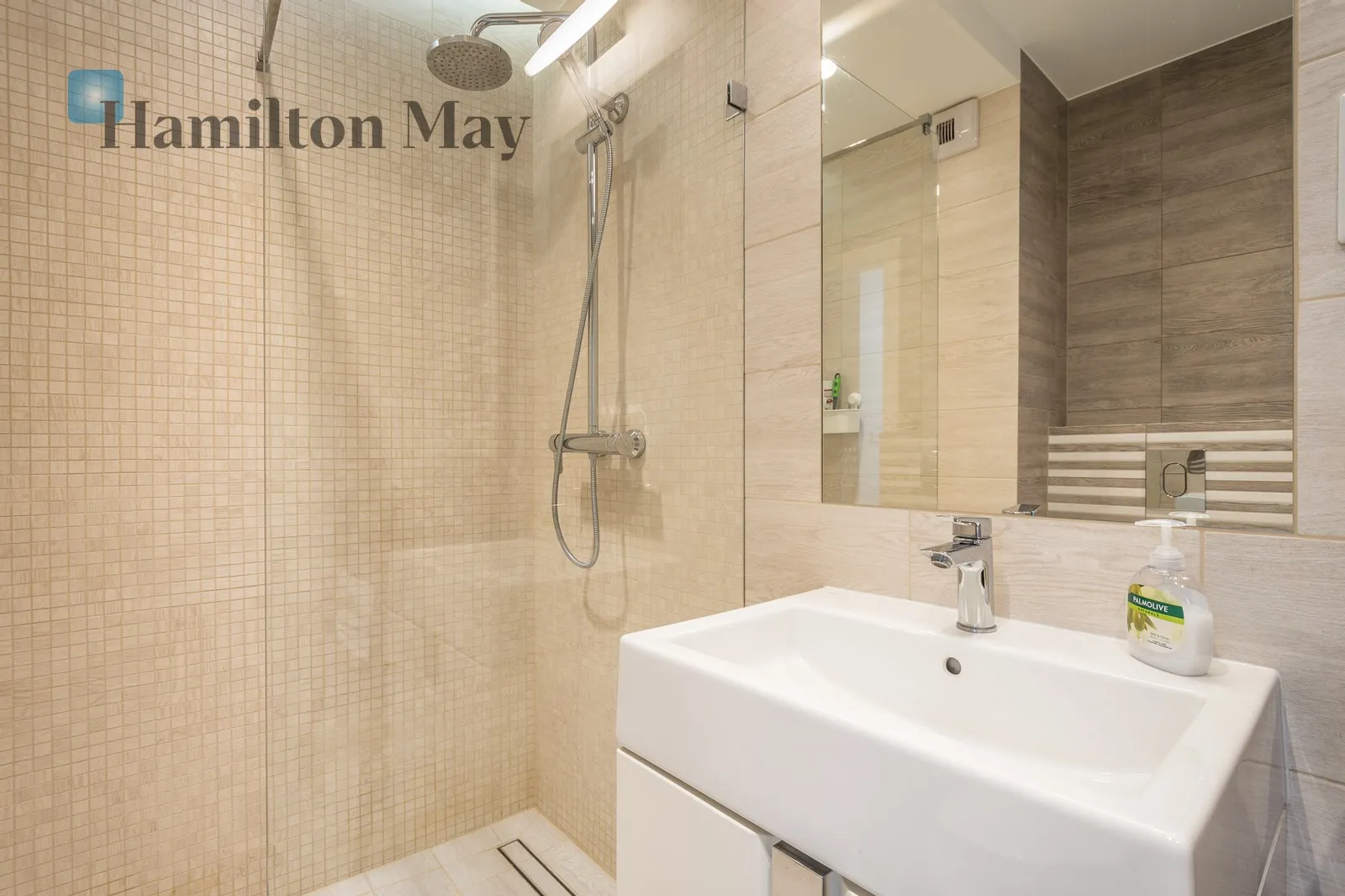 Level: 3 Price: 925000 PLN Bedrooms: 1 Bathrooms: 2 Size: 56.8m2