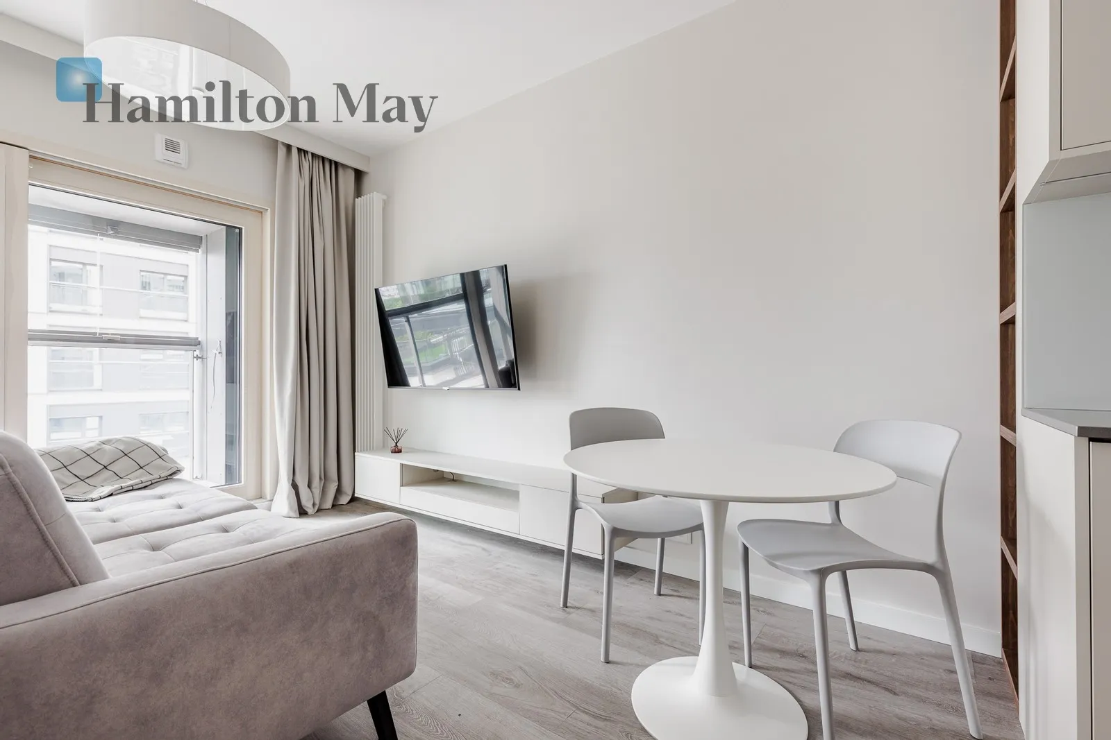 City: Warszawa Street: Waliców Region: Wola Subregion: Mirów Distance to centre: 1.4 km Level: 9 Price: 5200 PLN Bedrooms: 1 Bathrooms: 1 - slider