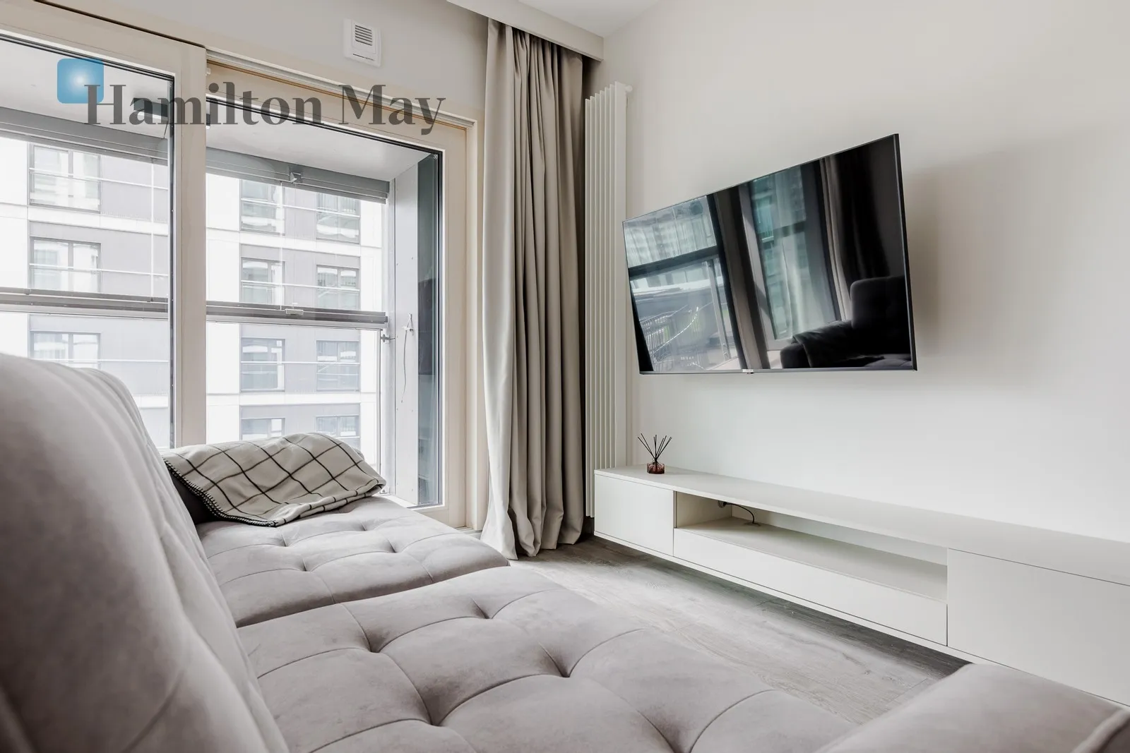 Street: Waliców Region: Wola Subregion: Mirów Distance to centre: 1.4 km Level: 9 Price: 5200 PLN Bedrooms: 1 Bathrooms: 1 Size: 32m2 Price/m2: 163 PLN - slider