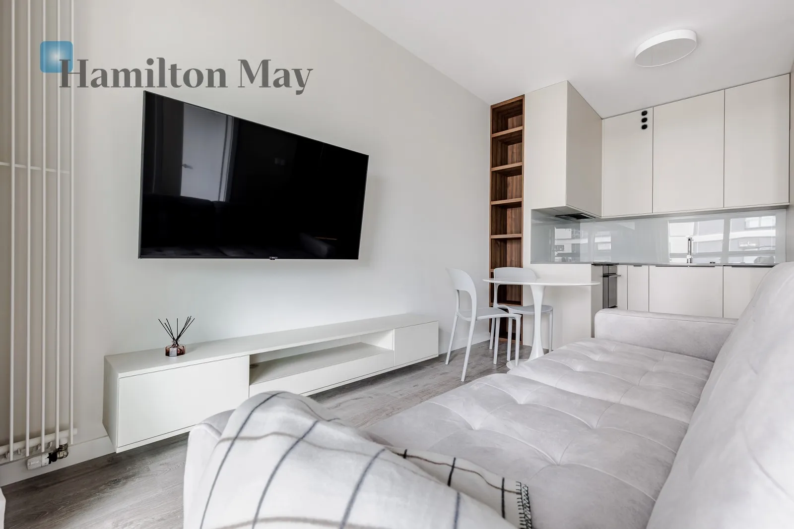 City: Warszawa Street: Waliców Region: Wola Subregion: Mirów Distance to centre: 1.4 km Level: 9 Price: 5200 PLN Bedrooms: 1 Bathrooms: 1 Size: 32m2 - slider