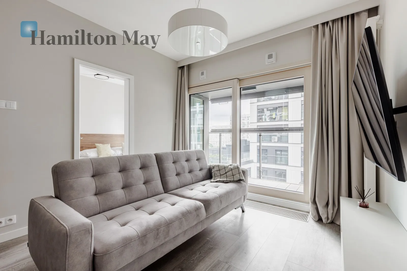 City: Warszawa Street: Waliców Region: Wola Subregion: Mirów Distance to centre: 1.4 km Level: 9 Price: 5200 PLN Bedrooms: 1 Bathrooms: 1 Size: 32m2 Price/m2: 163 PLN - slider