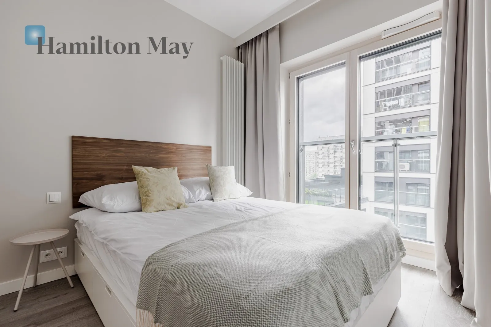 City: Warszawa Street: Waliców Region: Wola Subregion: Mirów Distance to centre: 1.4 km Level: 9 Price: 5200 PLN Bedrooms: 1 - slider