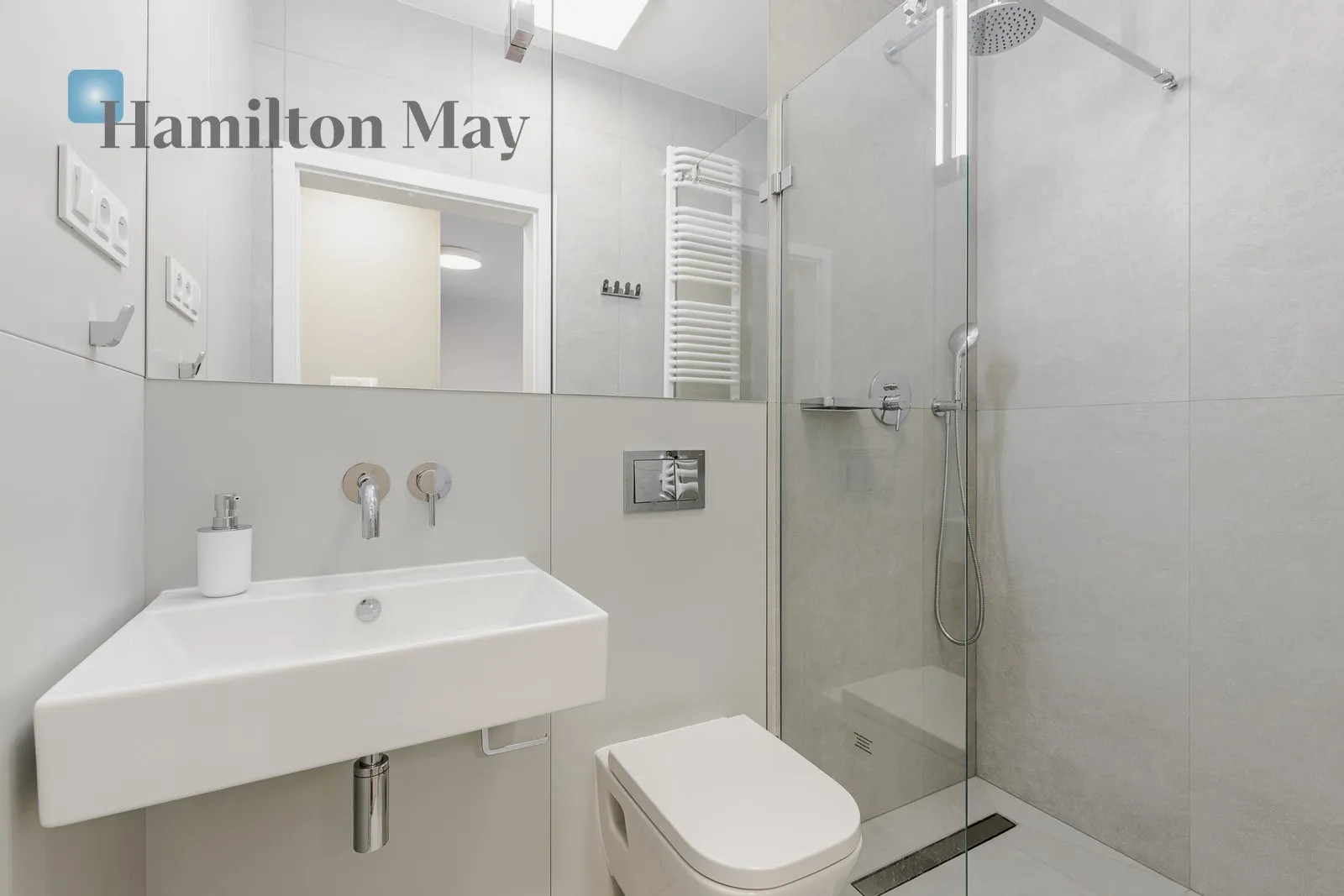 Region: Wola Subregion: Mirów Distance to centre: 1.4 km Level: 9 Price: 5200 PLN Bedrooms: 1 Bathrooms: 1 Size: 32m2 - slider